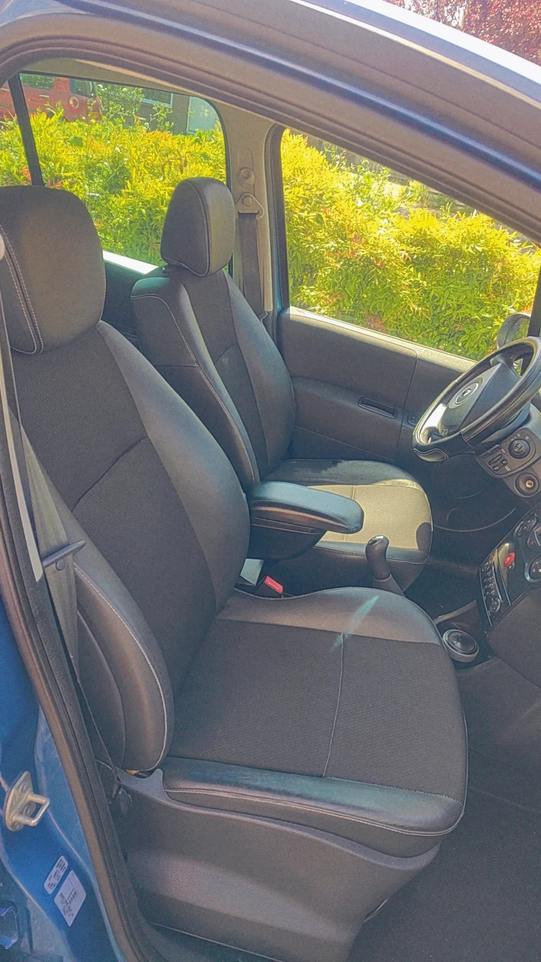 Renault Modus 2011 - front-passenger photo 4