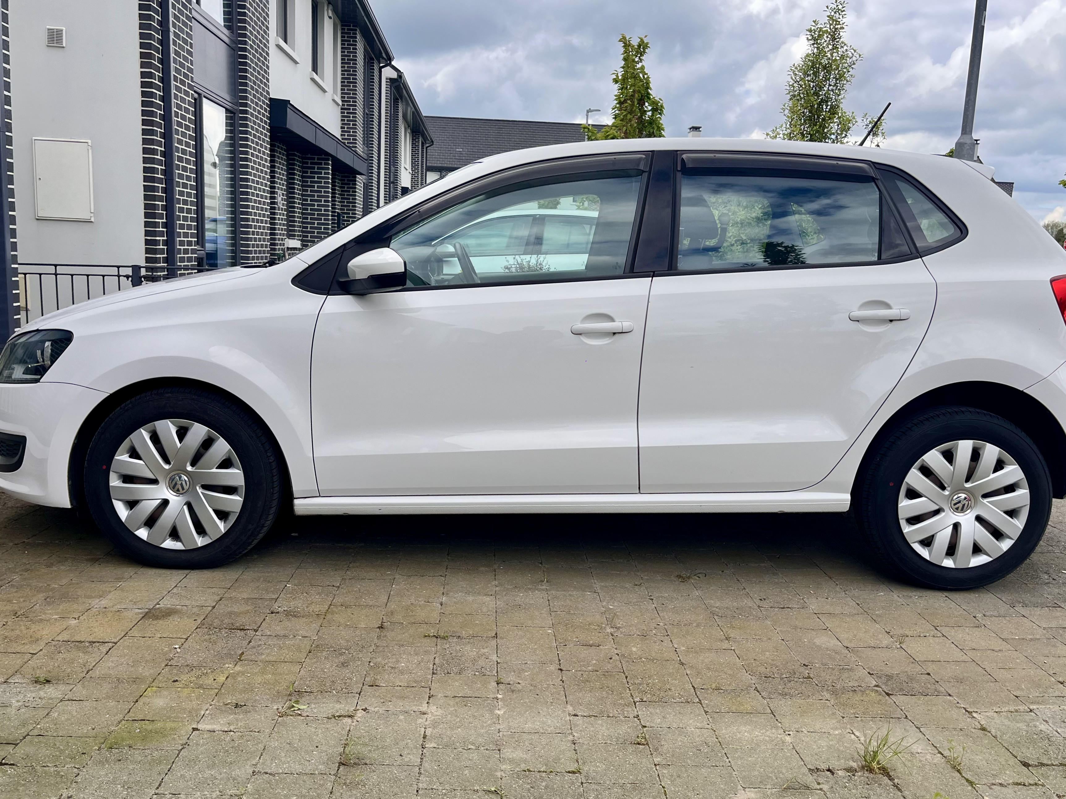 Volkswagen Polo 2013 - left-side photo 1