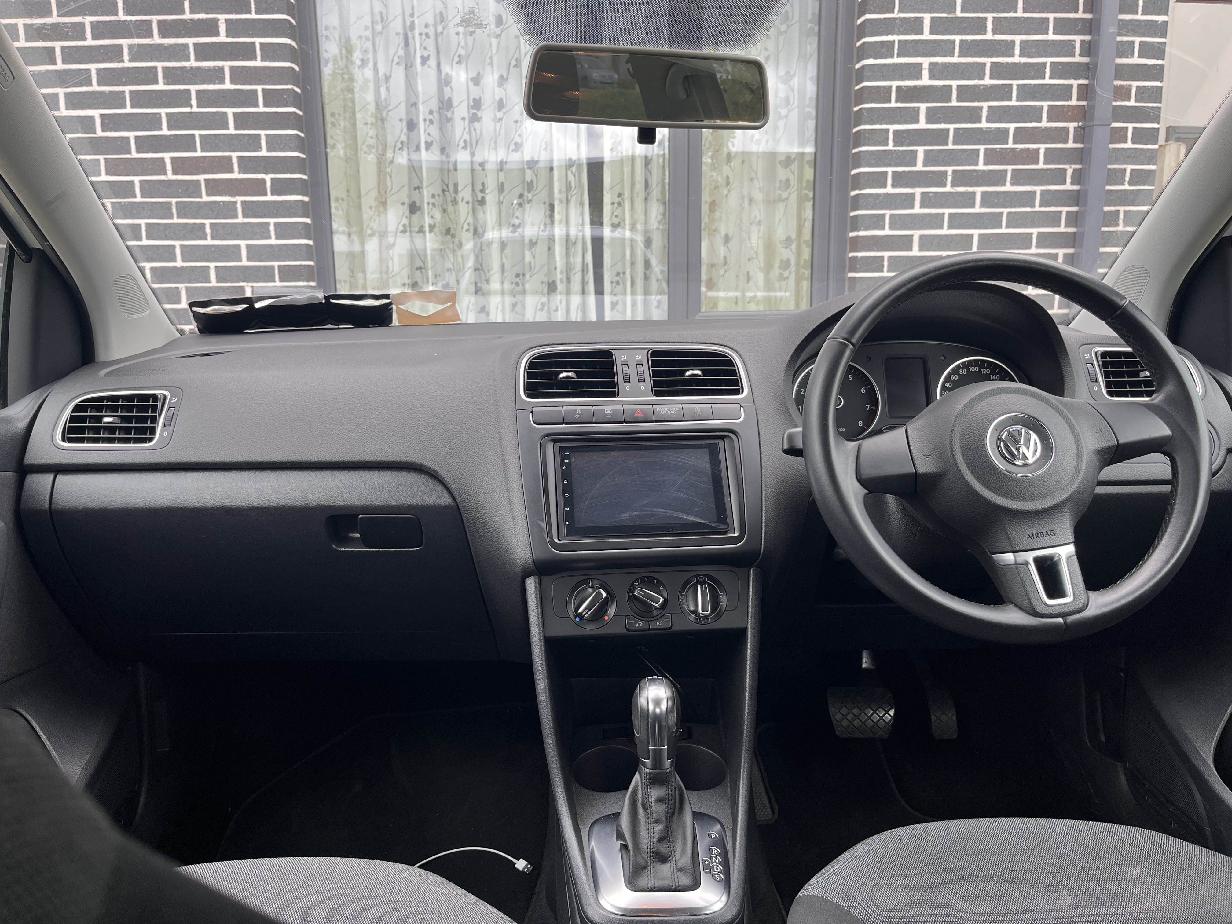 Volkswagen Polo 2013 - driver-seat photo 4