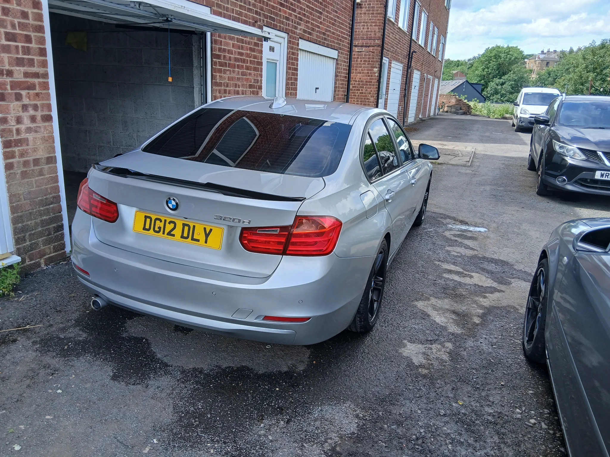 BMW 3 SERIES 2012 - rear-right photo 3