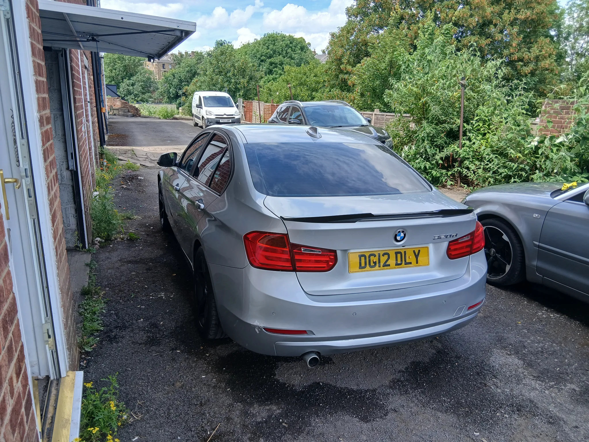 BMW 3 SERIES 2012 - rear-right photo 4