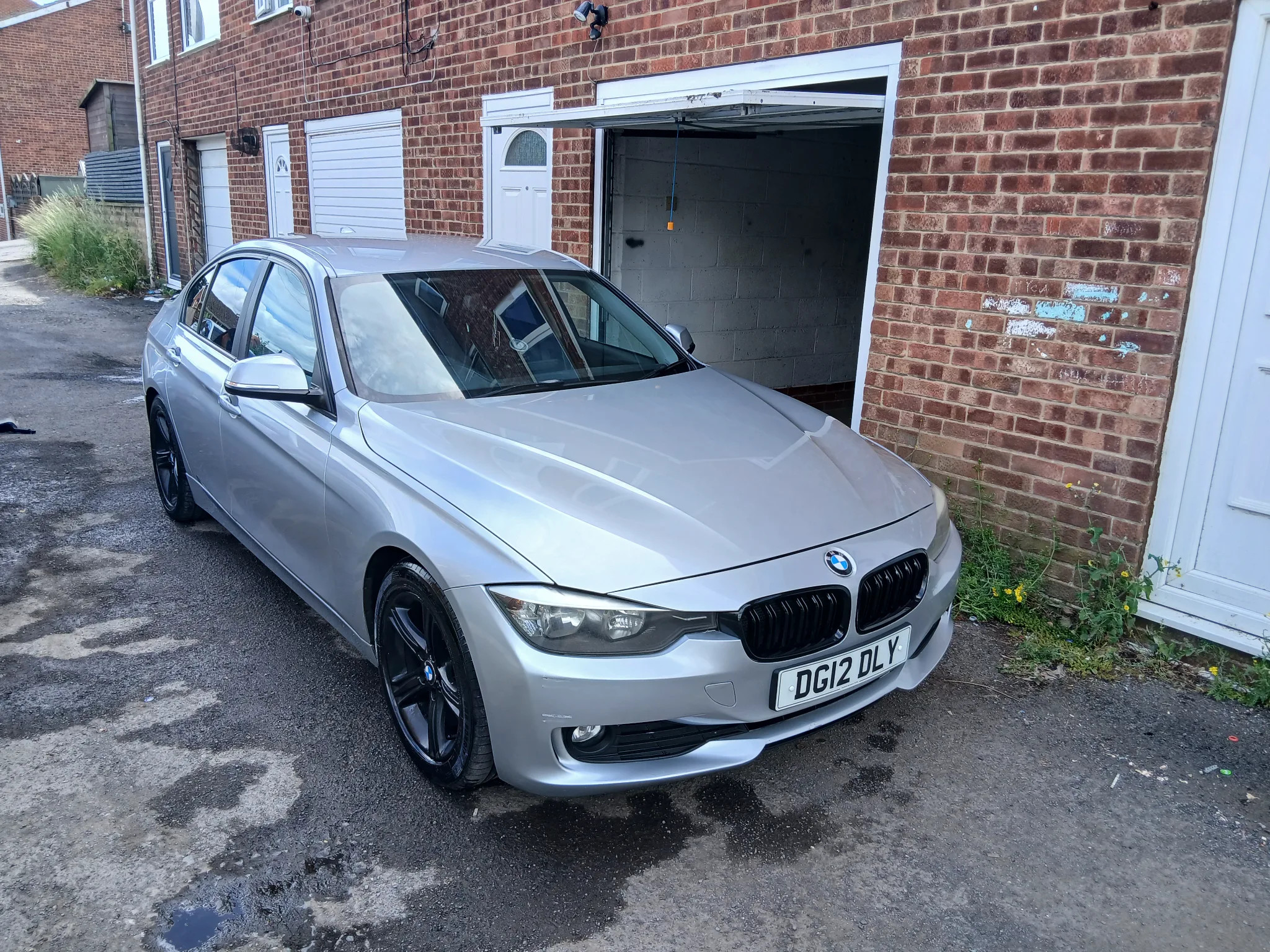BMW 3 SERIES 2012 - front-left photo 1
