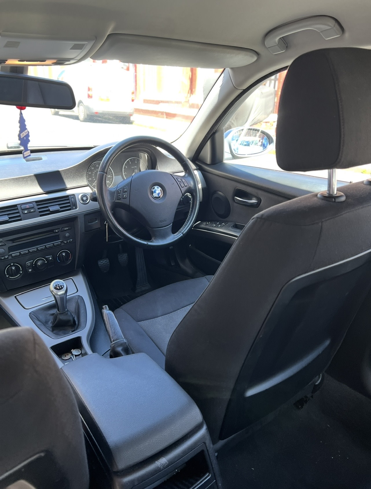 BMW 3 SERIES 2006 - driver-seat photo 2