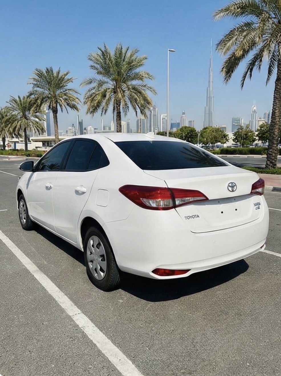 Toyota Yaris 2020 - rear-right photo 2