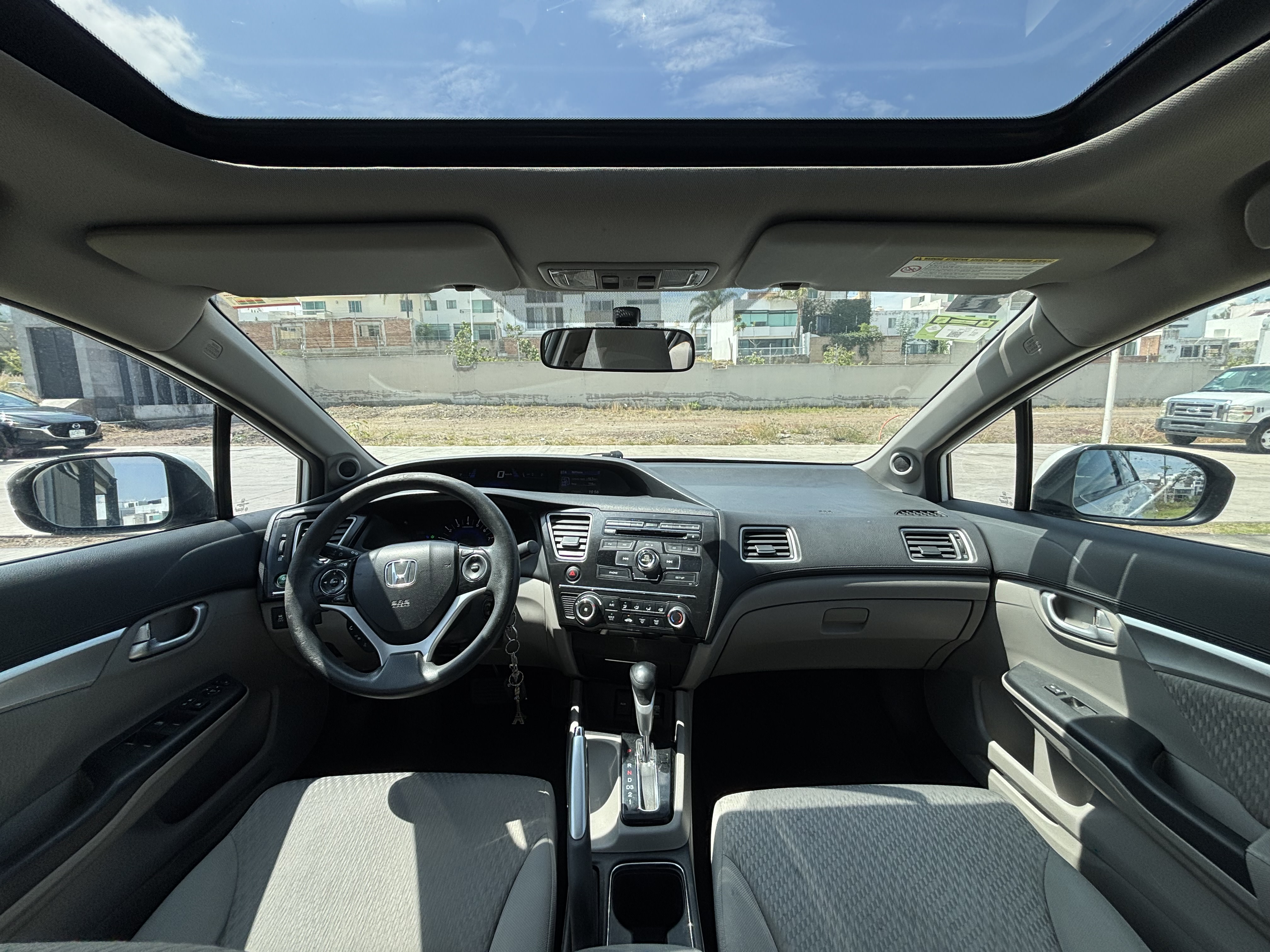 Honda Civic 2014 - dashboard photo 5