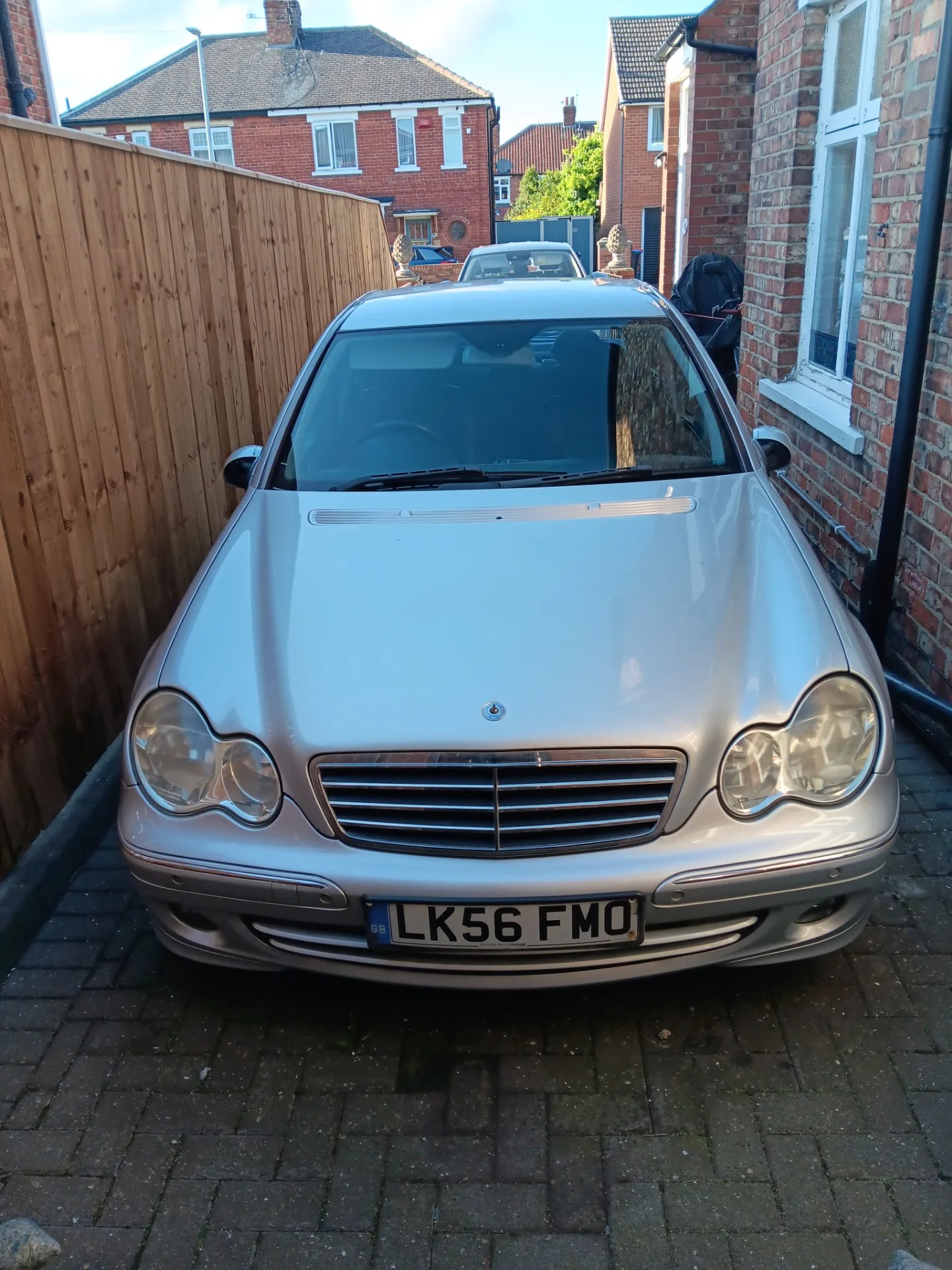 MERCEDES C 2006 - front-right photo 3