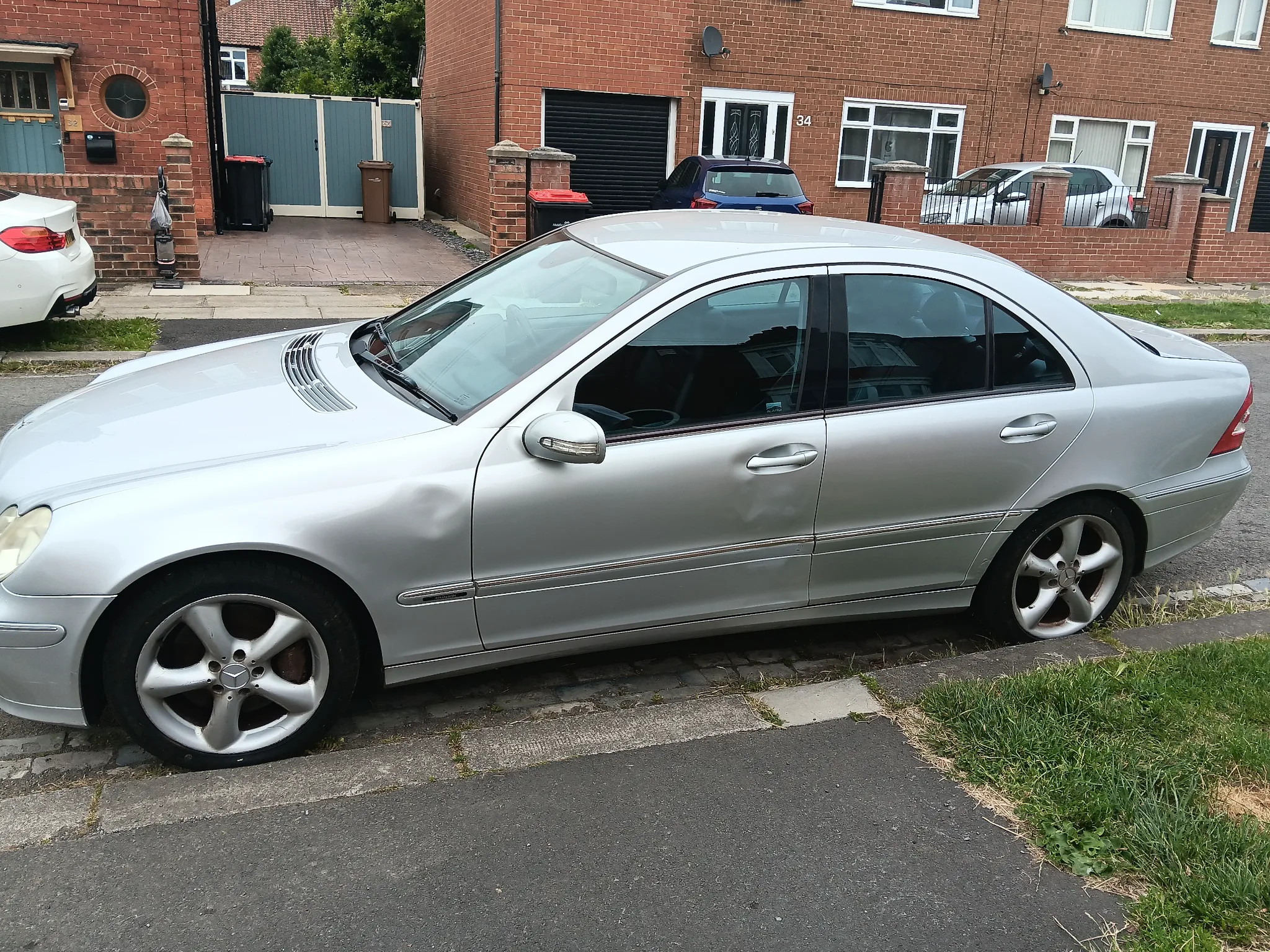 MERCEDES C 2006 - left-side photo 1