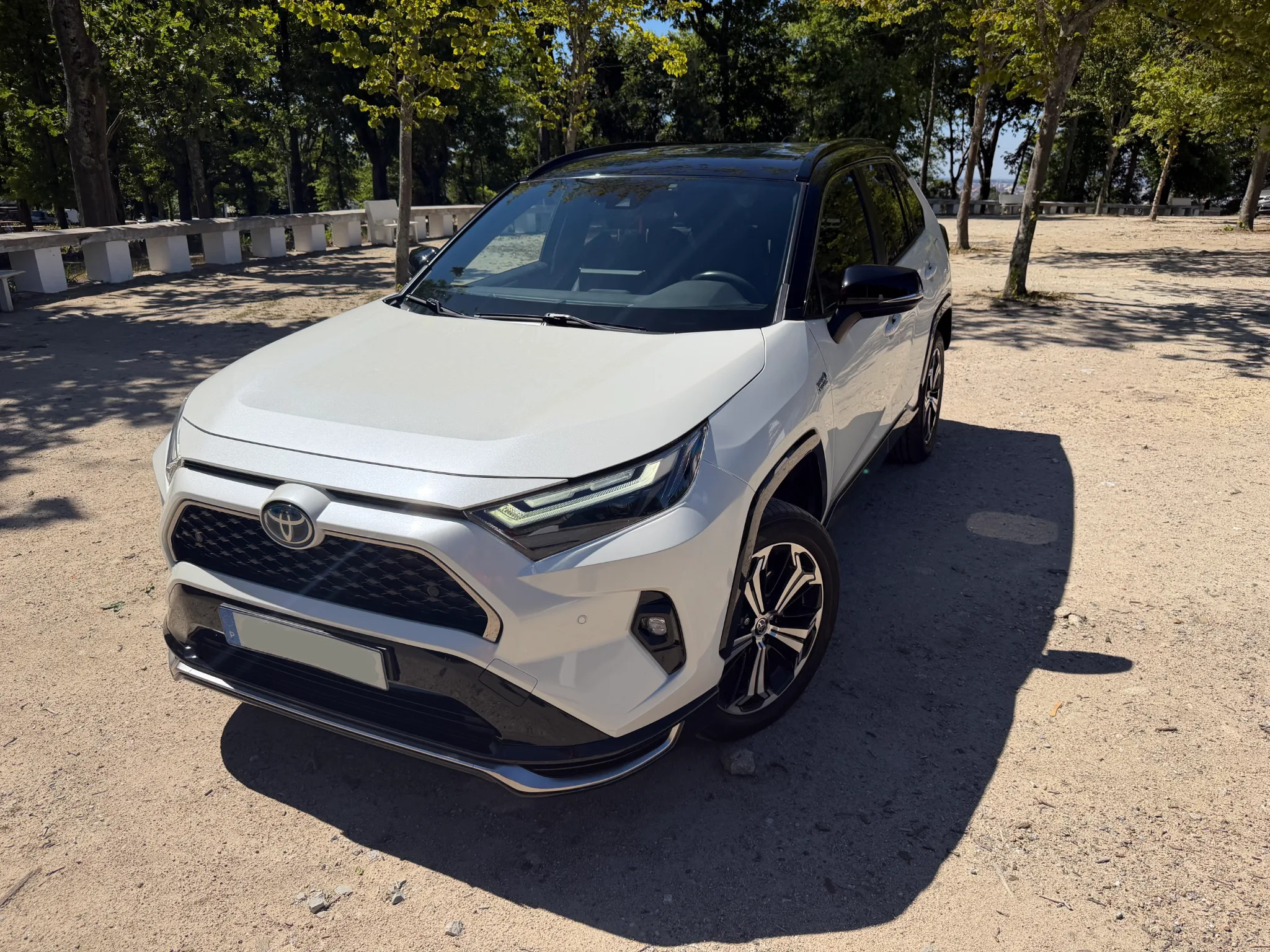 Toyota RAV4 2022 - front-left photo 1