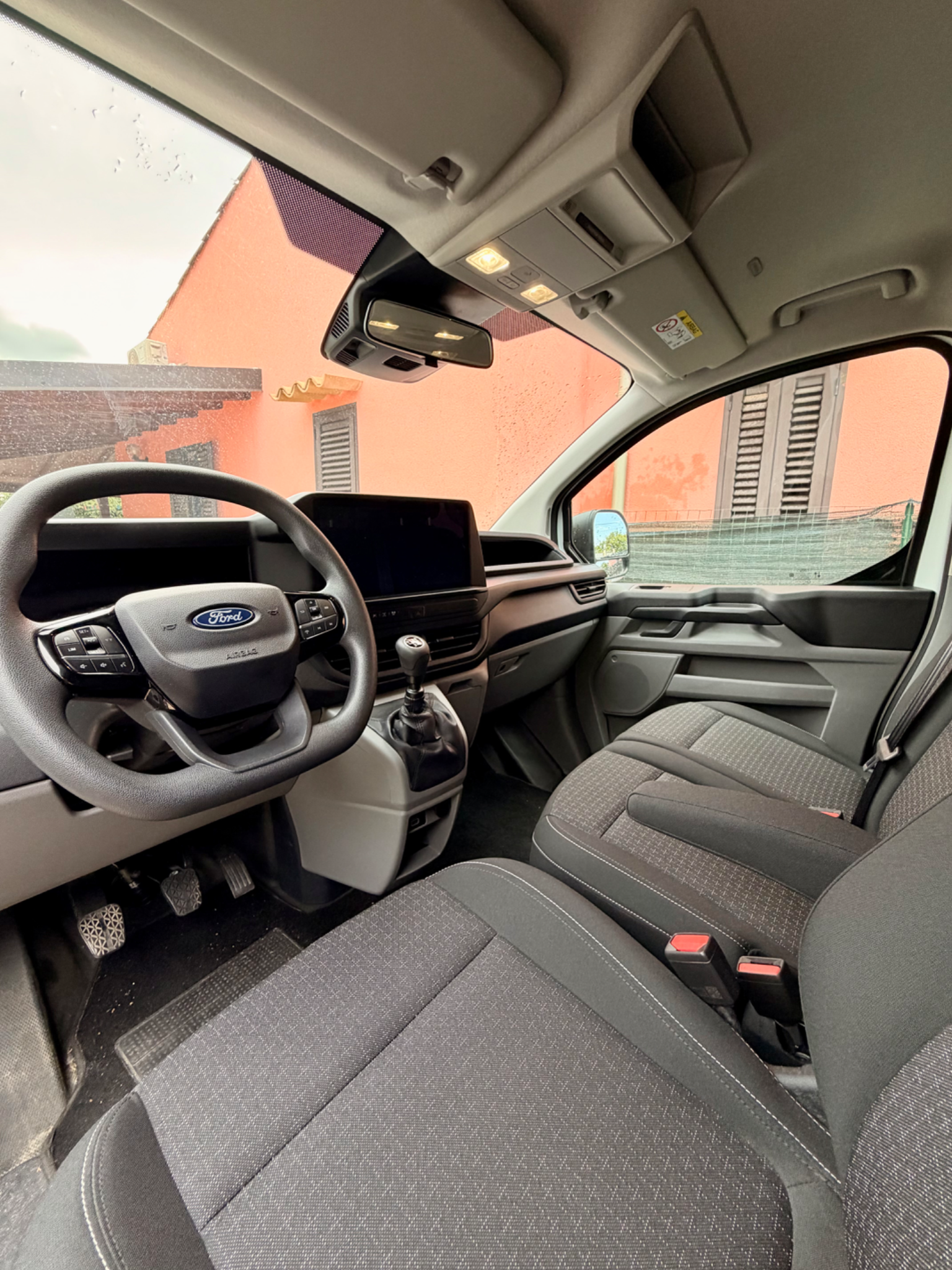 Ford Transit Custom 2025 - driver-seat photo 5