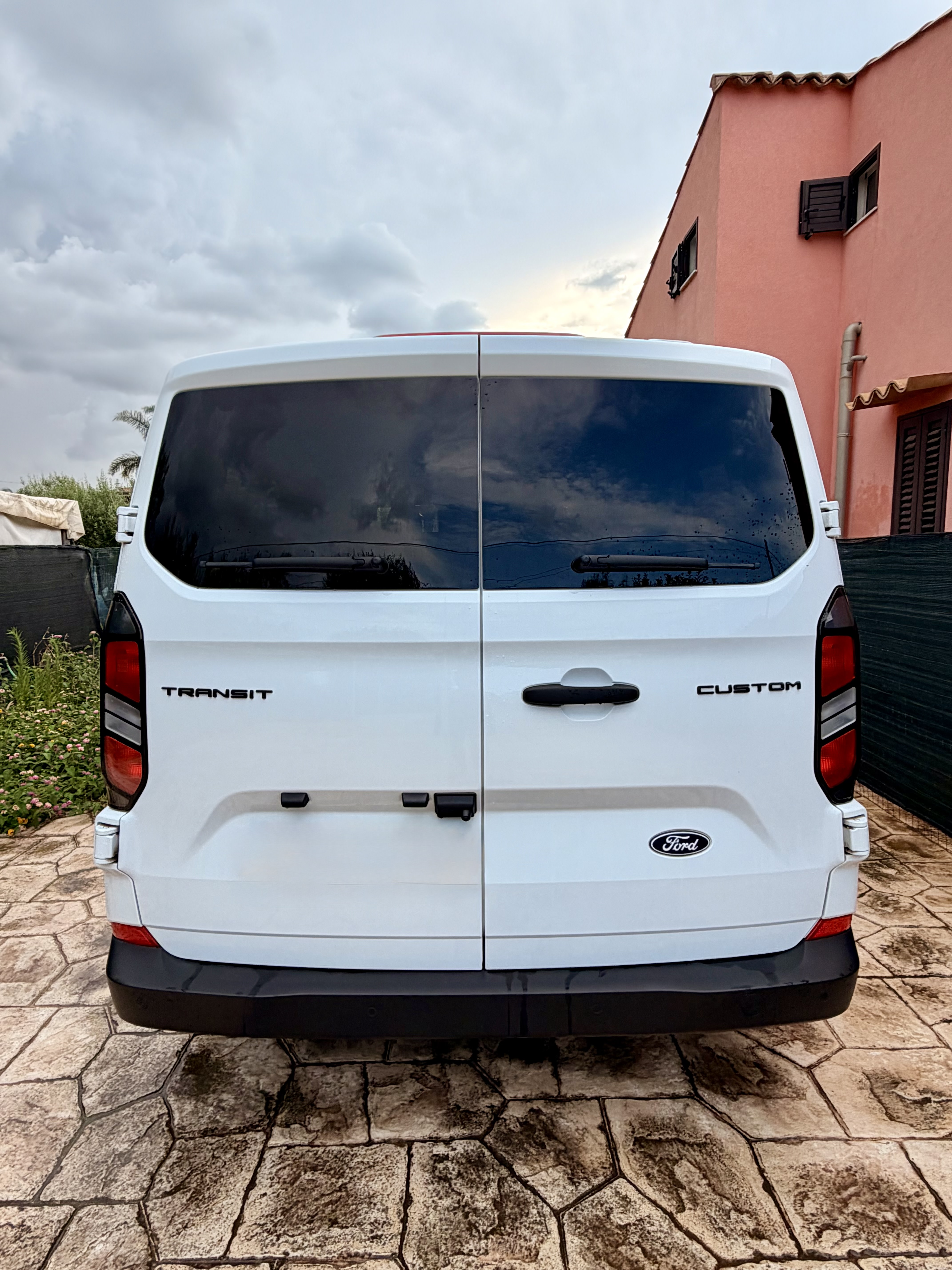 Ford Transit Custom 2025 - rear photo 4