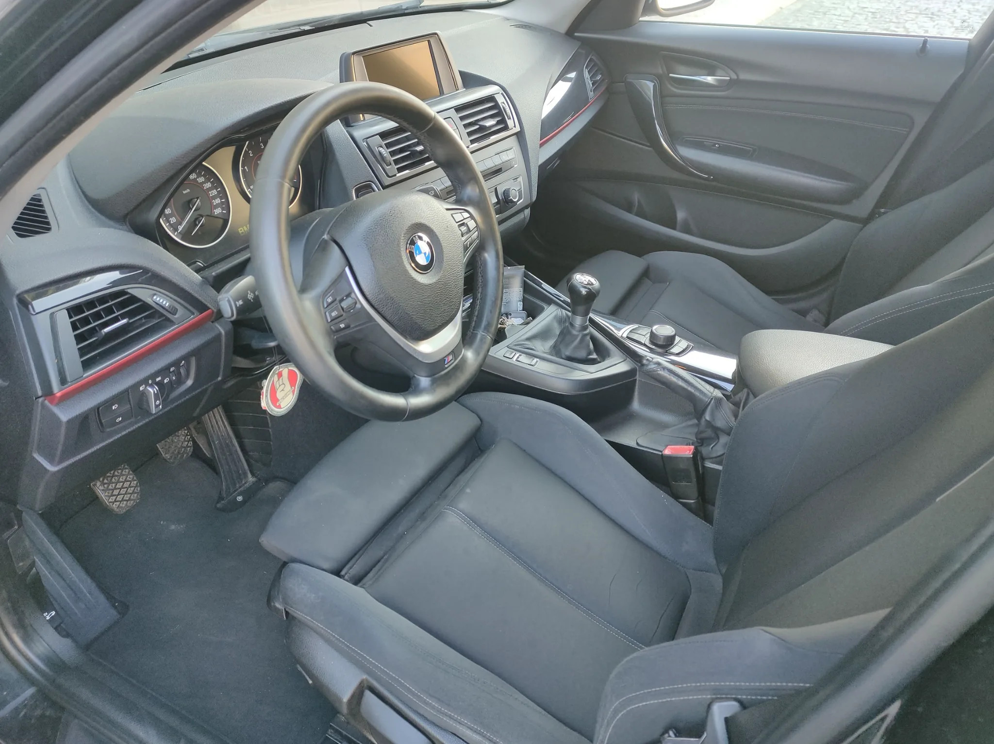 BMW 1 Series 2012 - driver-seat photo 4