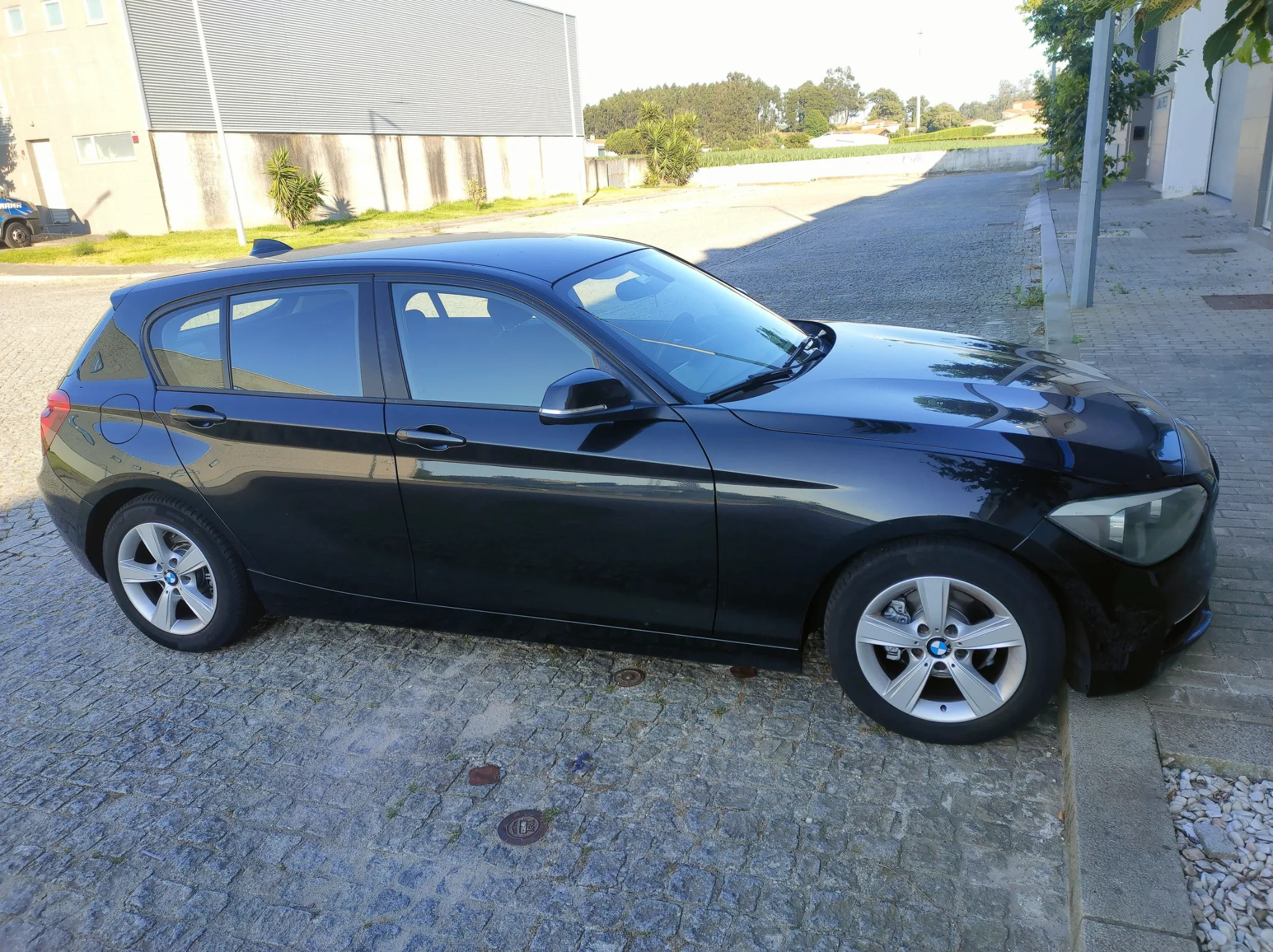 BMW 1 Series 2012 - right-side photo 2