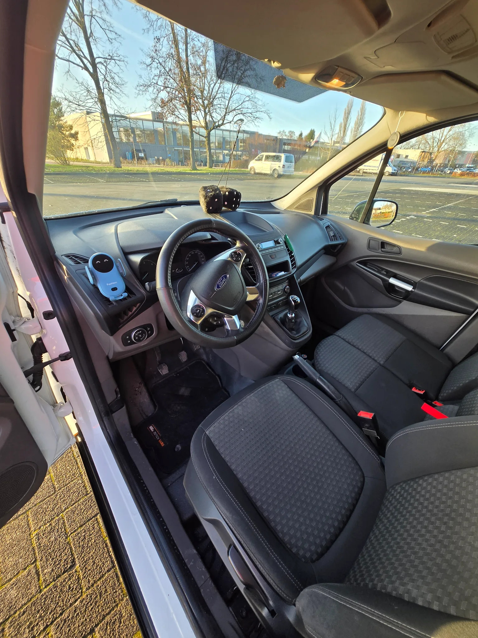 Ford Transit Connect 2020 - driver-seat photo 5