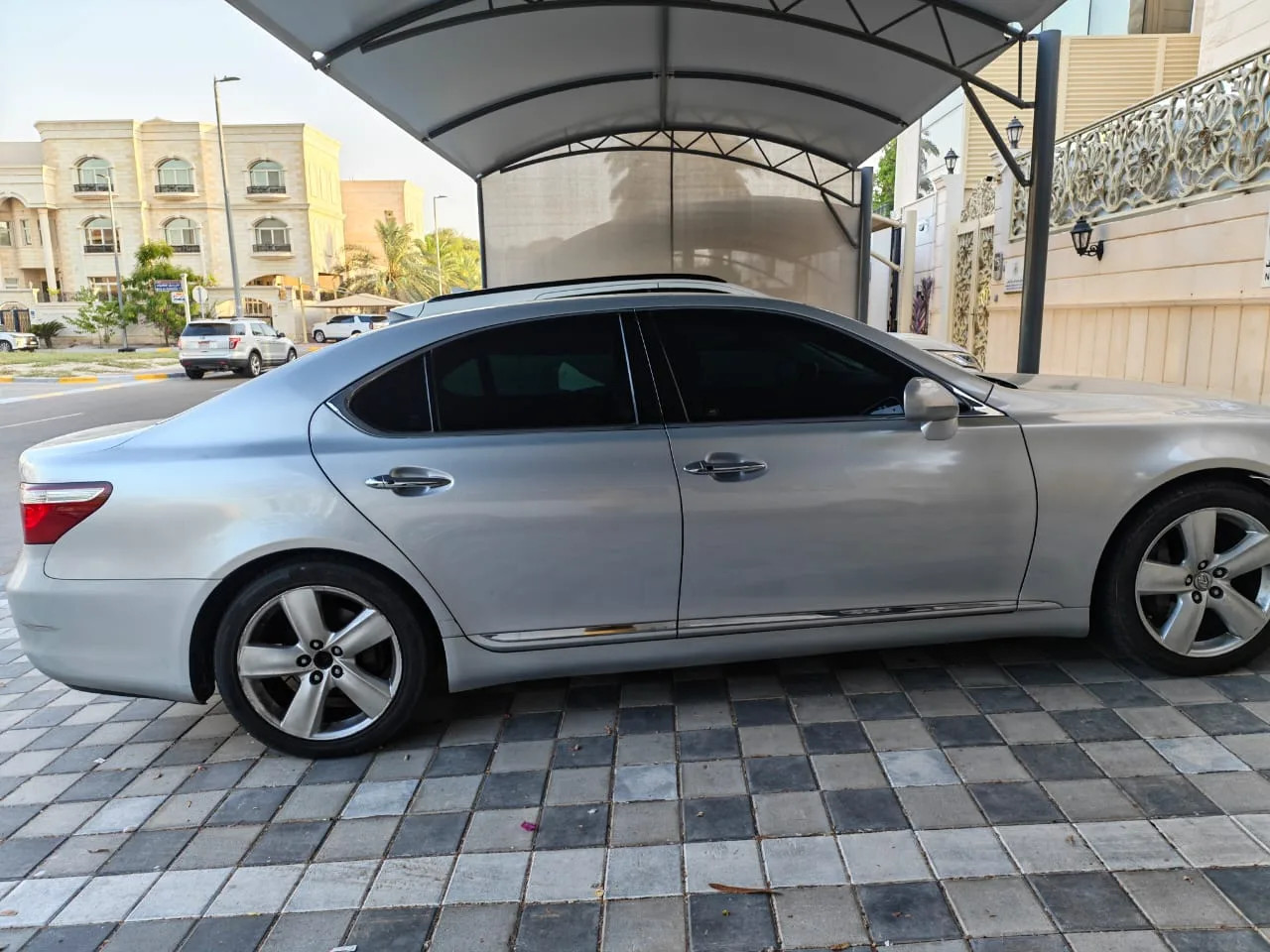 Lexus LX 2007 - left-side photo 1