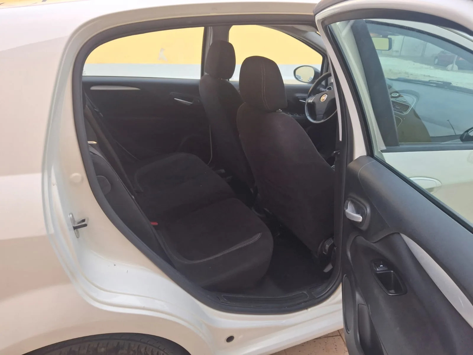 Fiat Punto 2014 - rear-seats photo 4