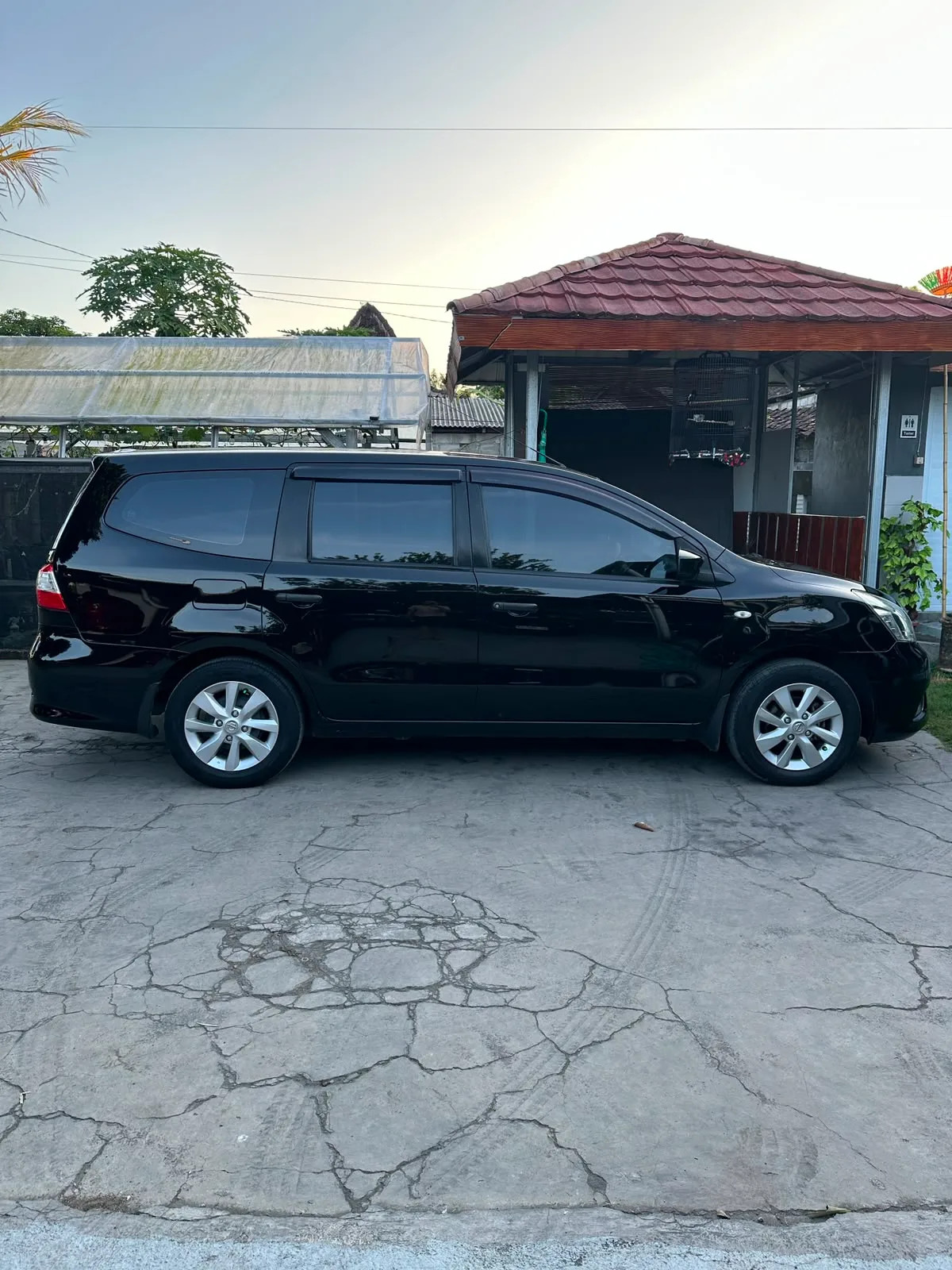 Nissan Grand Livina SV 1.5 2015 - left-side photo 1