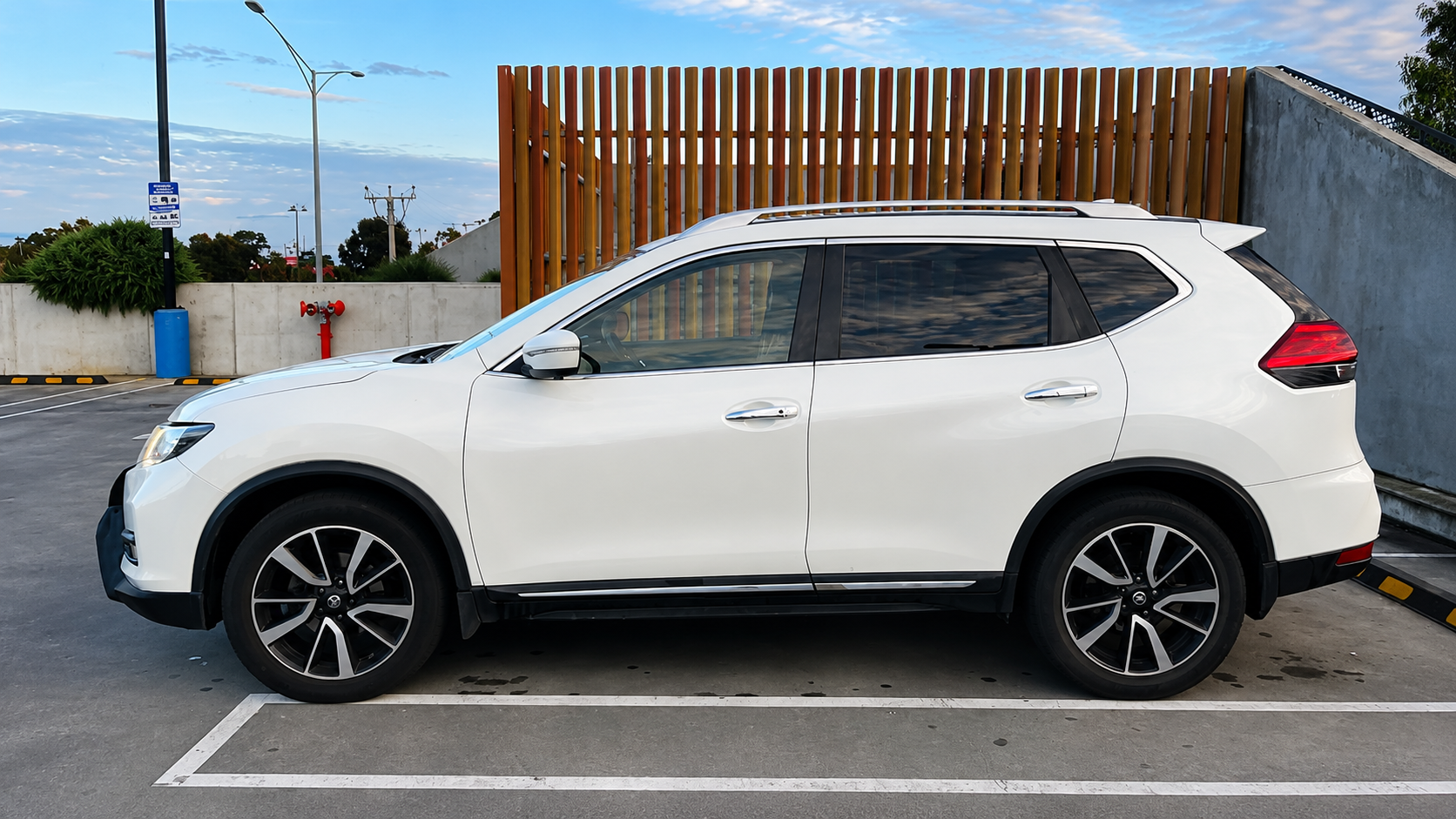 Nissan X-Trail 2017 - right-side photo 1
