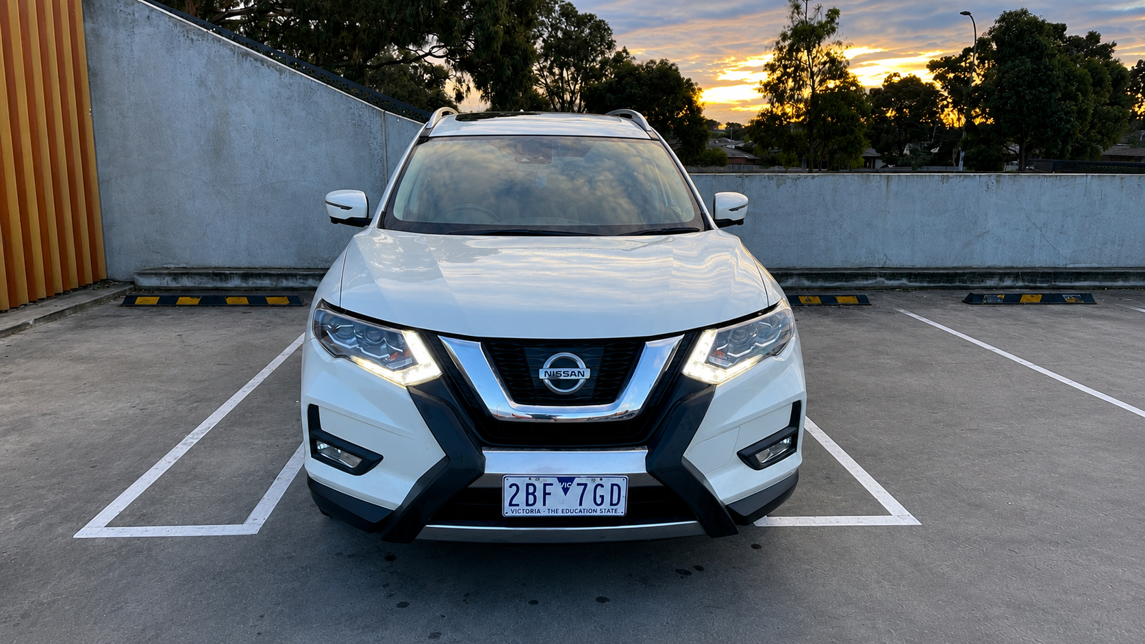 Nissan X-Trail 2017 - front photo 2