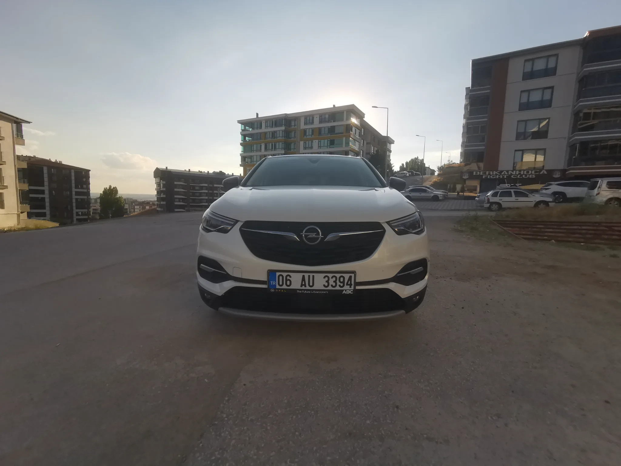 Opel Grandland 2020 - front photo 4