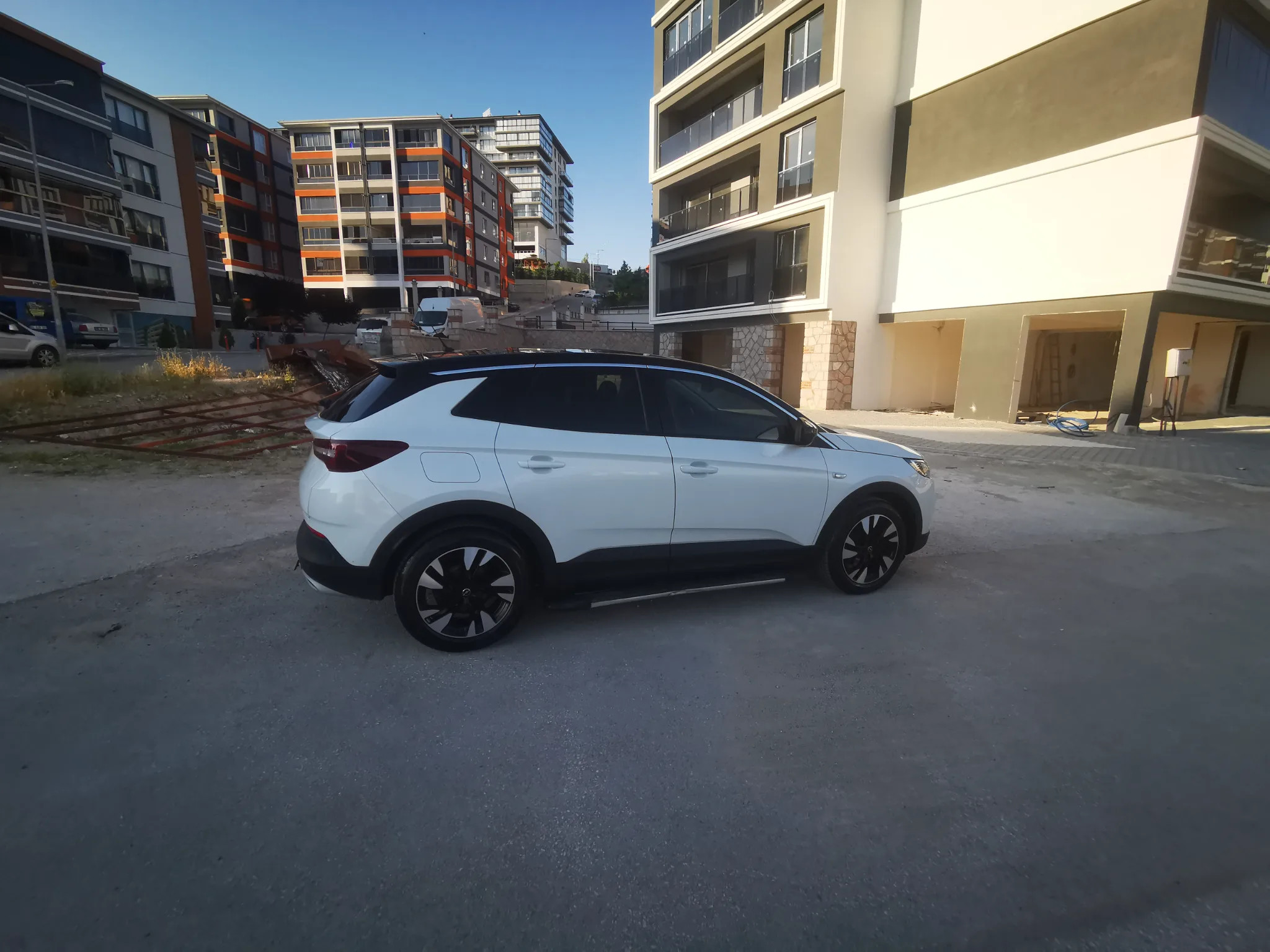 Opel Grandland 2020 - right-side photo 3