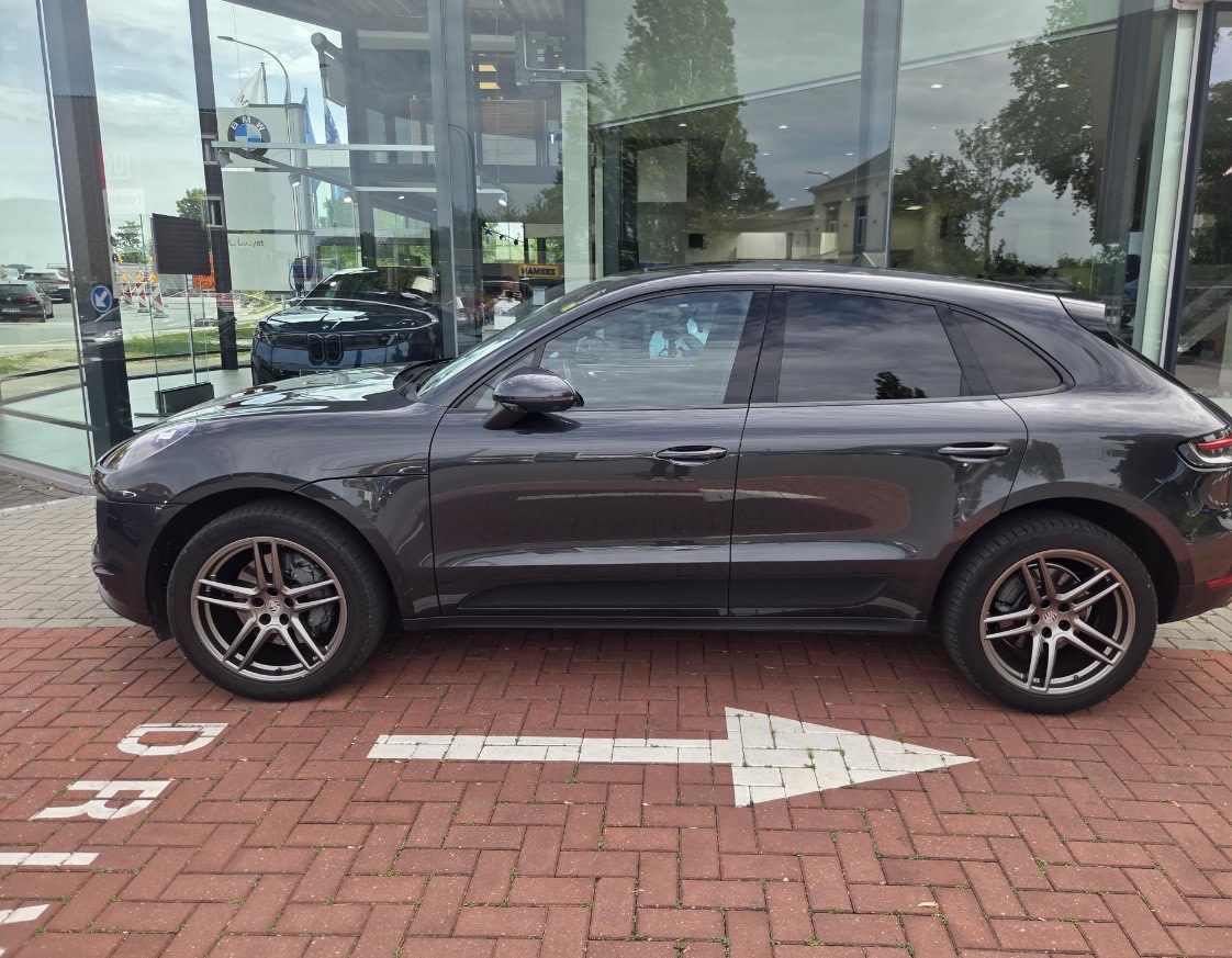 Porsche Macan 2020 - left-side photo 1