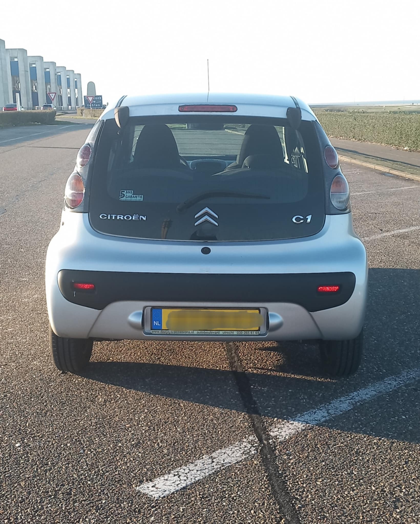 Citroën C1 2009 - rear-right photo 4