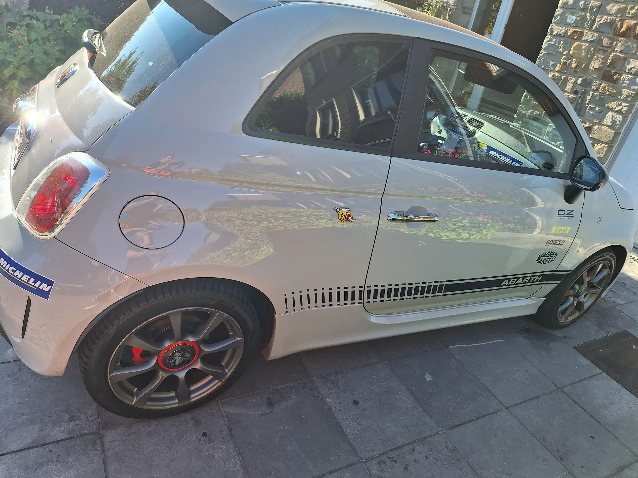 Abarth 500 2010 - left-side photo 2