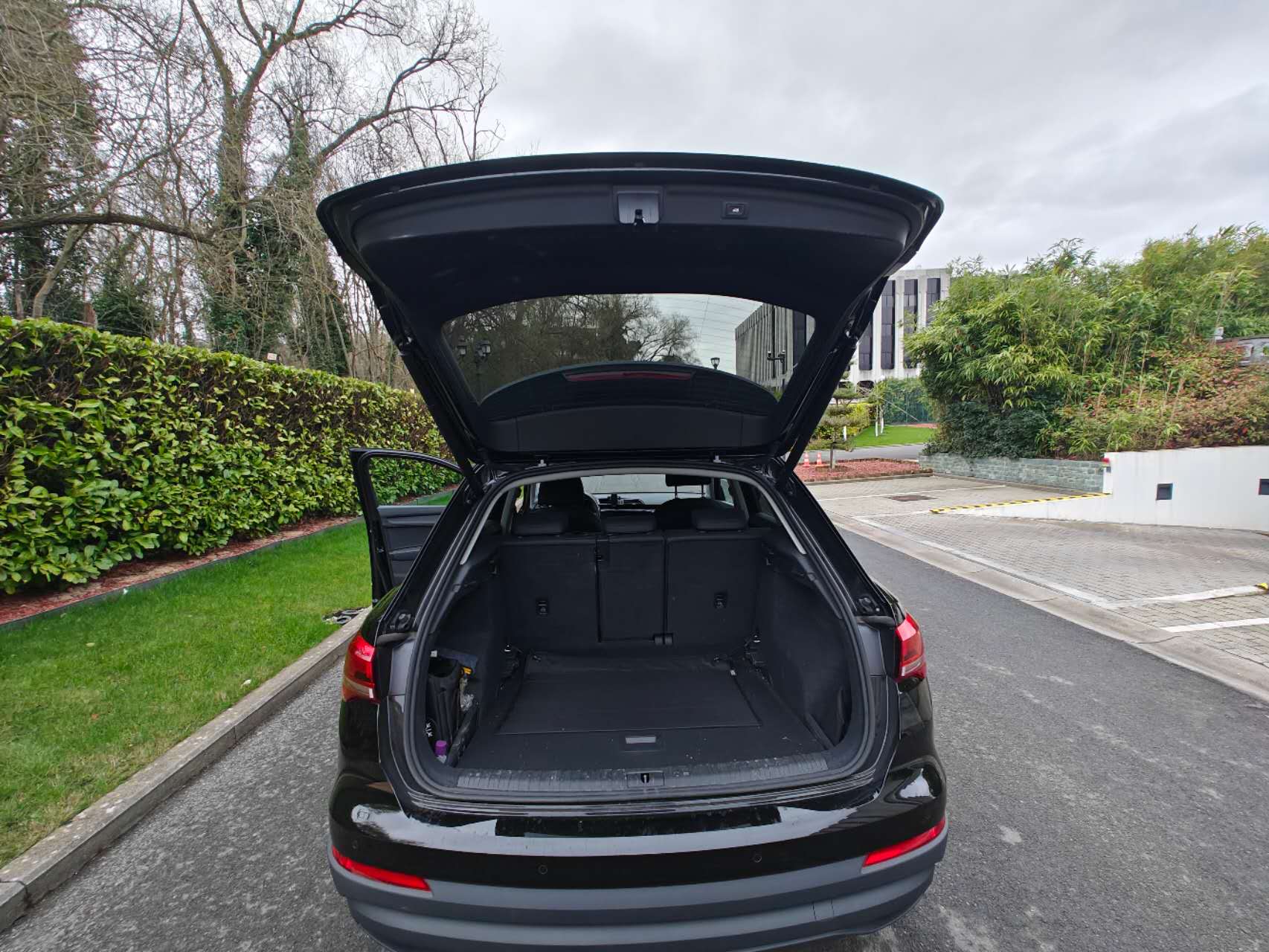 Audi Q3 2023 - rear-right photo 4