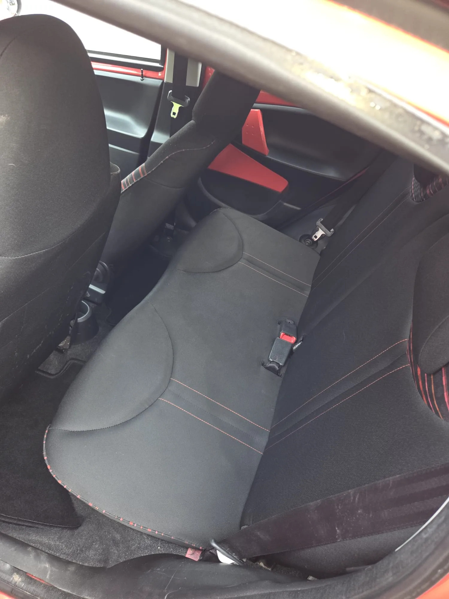 Citroën C1 2014 - rear-seats photo 4