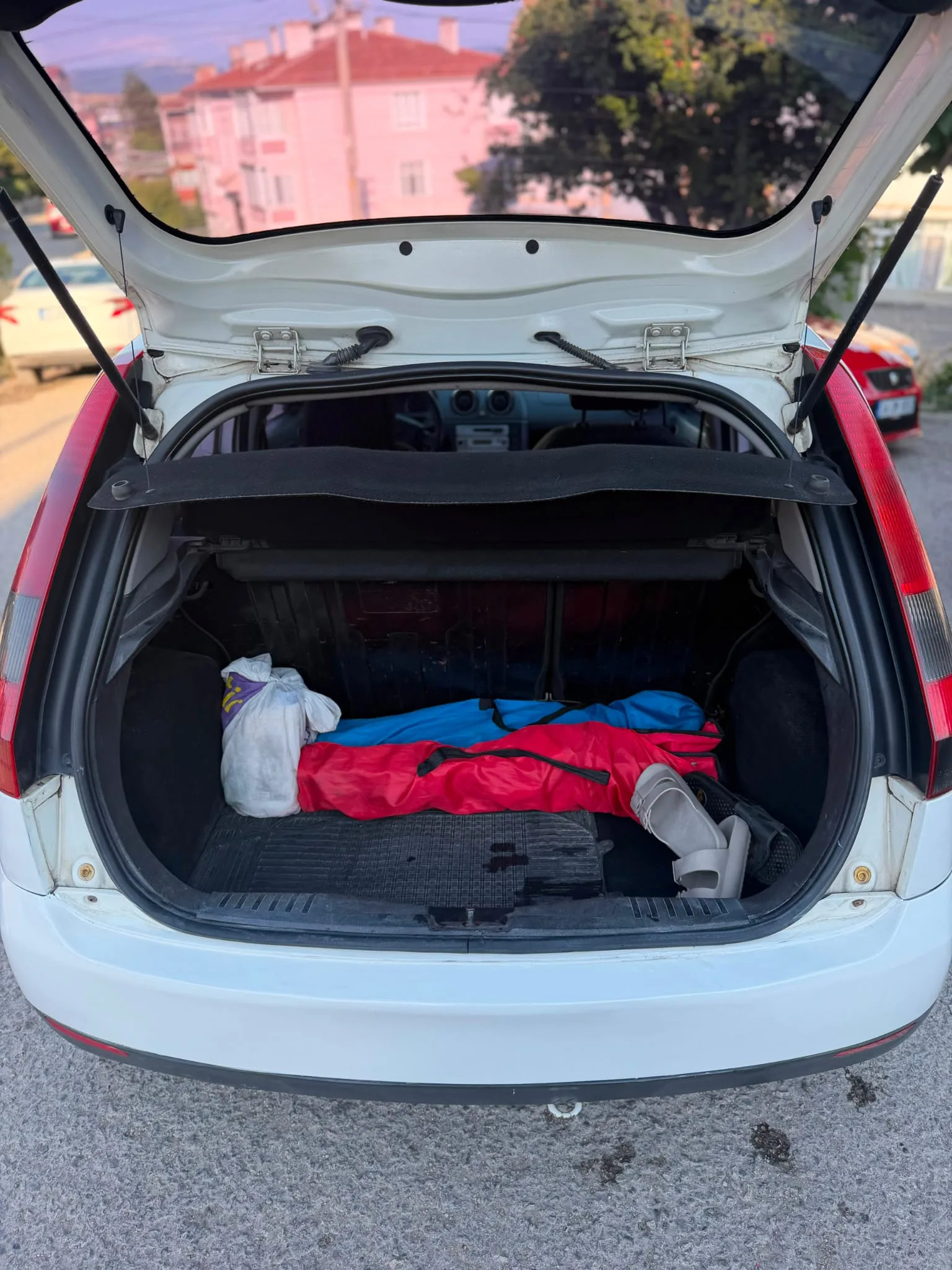 Ford Fiesta 2005 - rear photo 2