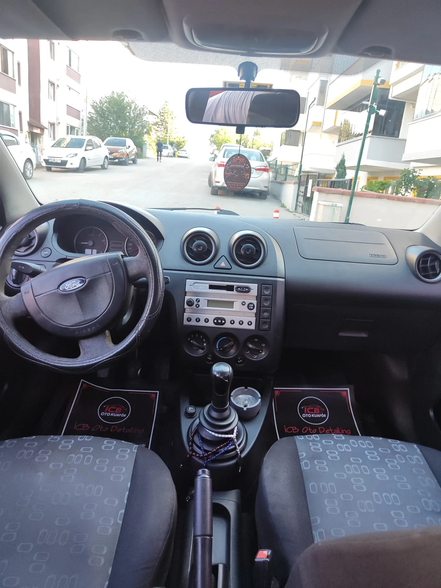 Ford Fiesta 2005 - dashboard photo 5