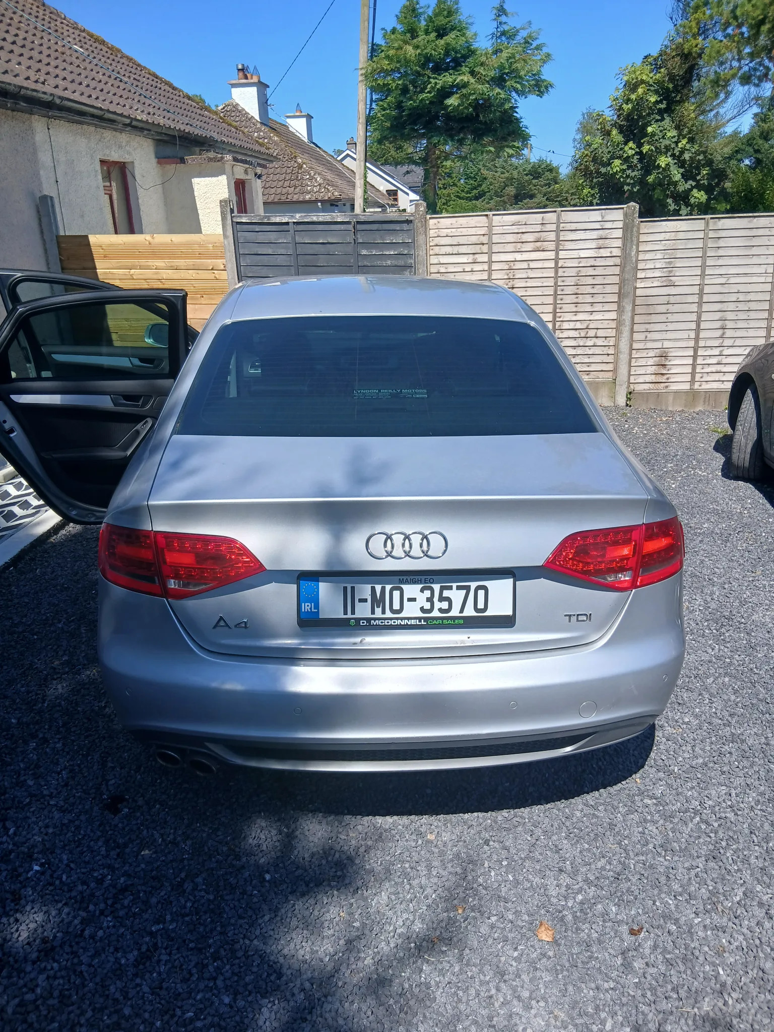 Audi A4 2011 - rear-right photo 2