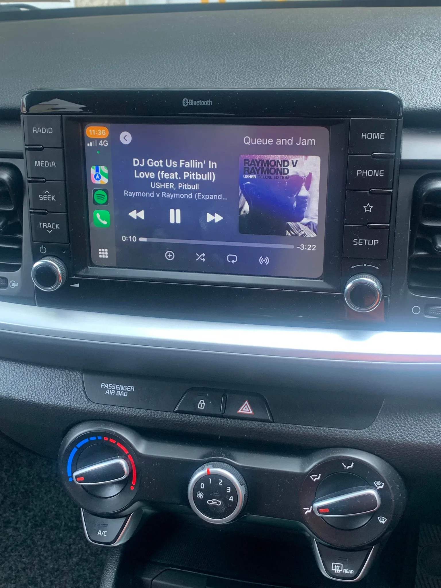 Kia Stonic 2019 - dashboard photo 5