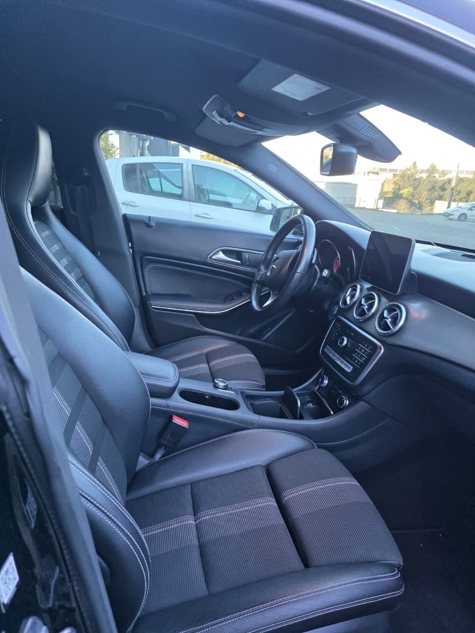 Mercedes-Benz CLA 2018 - dashboard photo 5