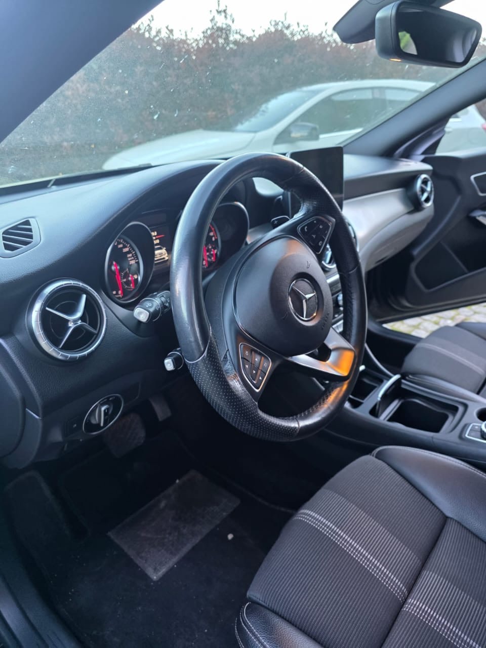 Mercedes-Benz CLA 2018 - driver-seat photo 3