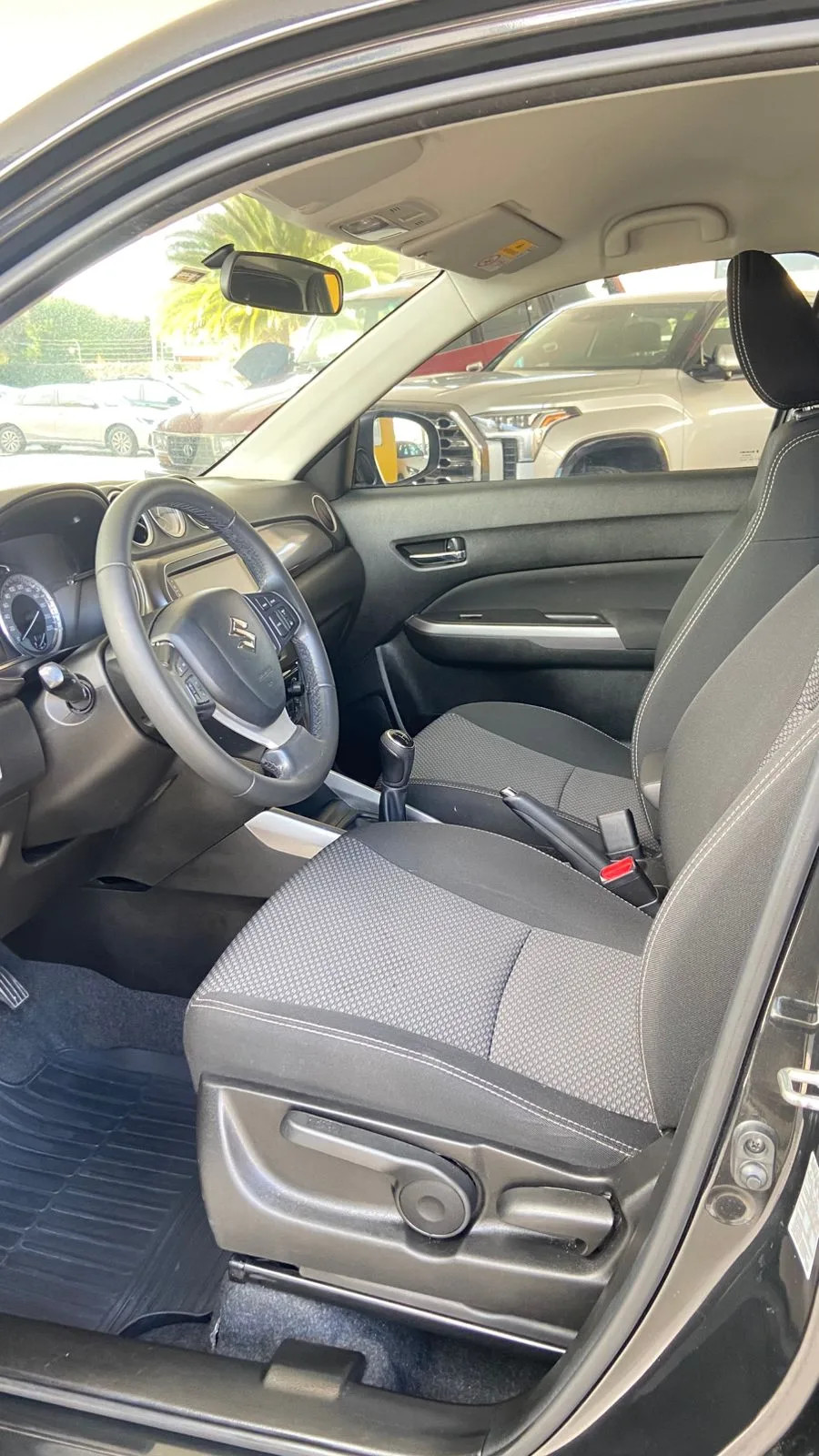 Suzuki Vitara 2022 - driver-seat photo 4