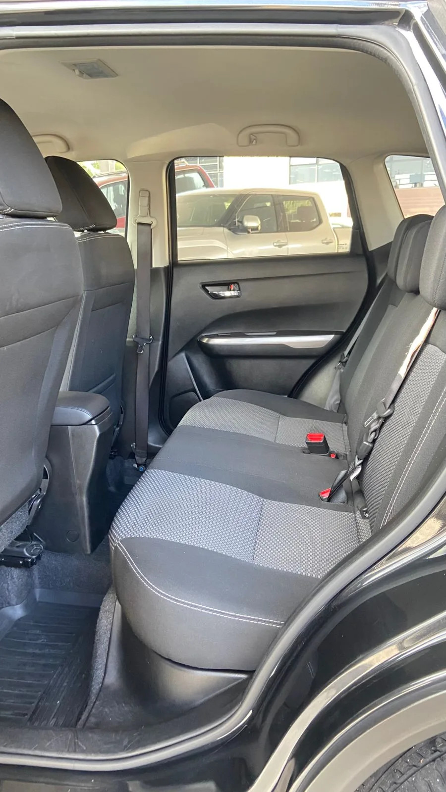 Suzuki Vitara 2022 - rear-seats photo 5