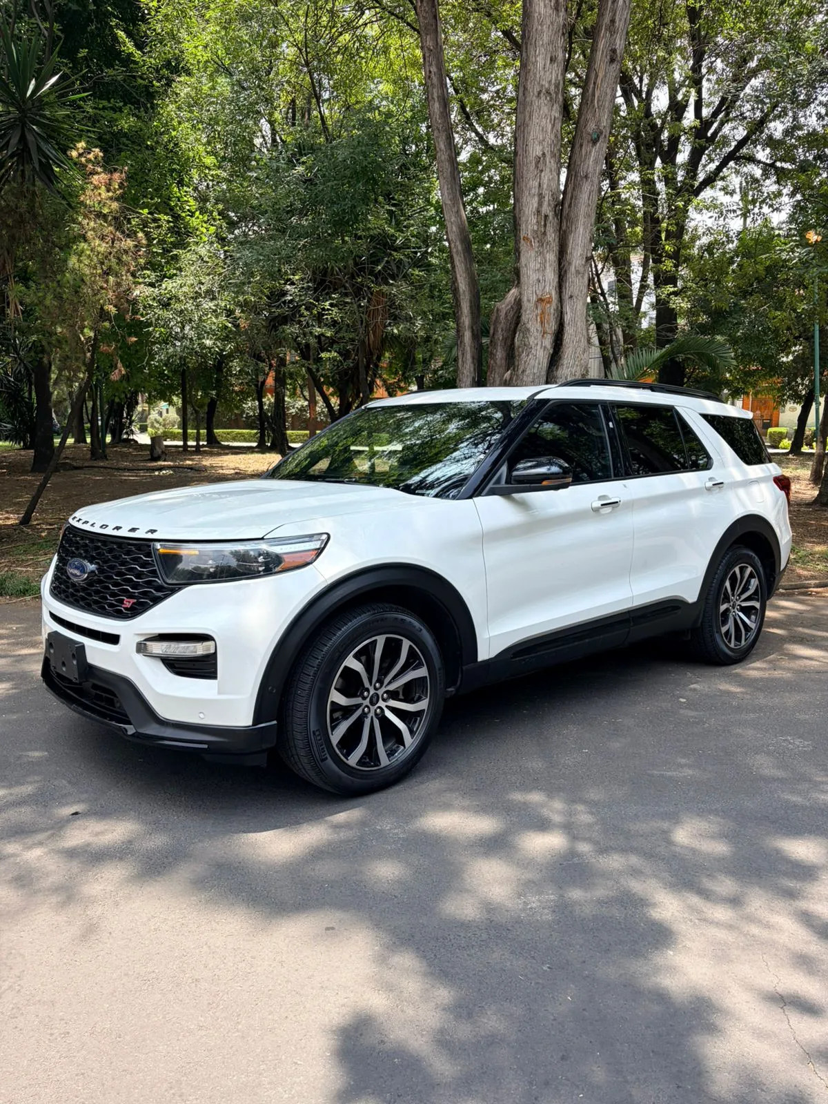Ford Explorer 2022 - front-left photo 3