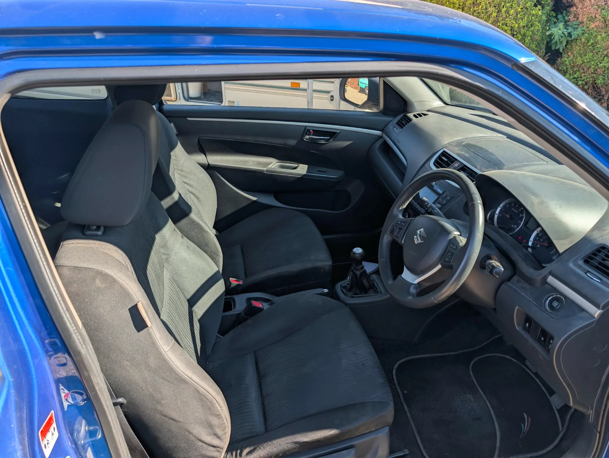 SUZUKI SWIFT 2011 - driver-seat photo 4