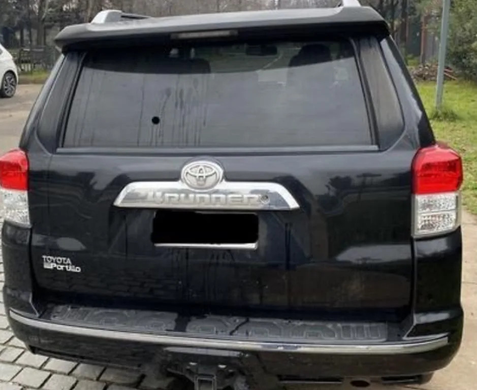 Toyota 4Runner 2011 - rear-left photo 3