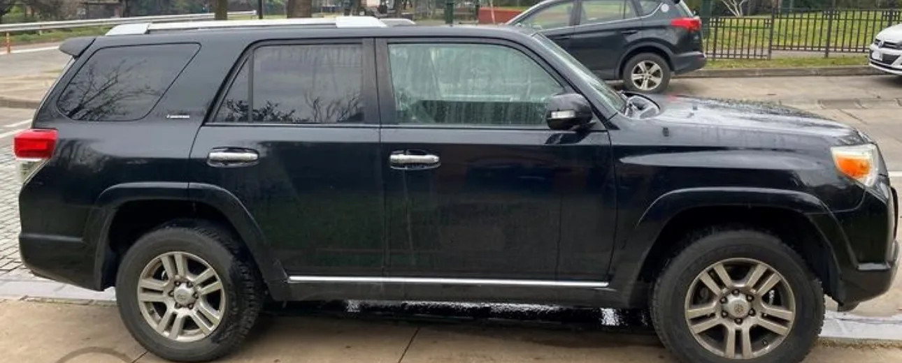 Toyota 4Runner 2011 - right-side photo 1