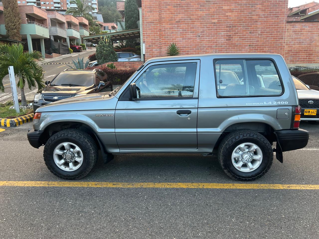Mitsubishi MONTERO 2002 - left-side photo 1