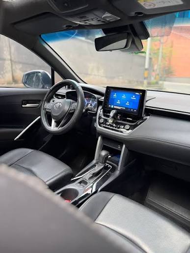 Toyota Corolla 2025 - driver-seat photo 2