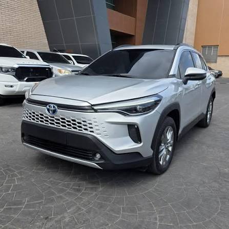 Toyota Corolla 2025 - front-right photo 1
