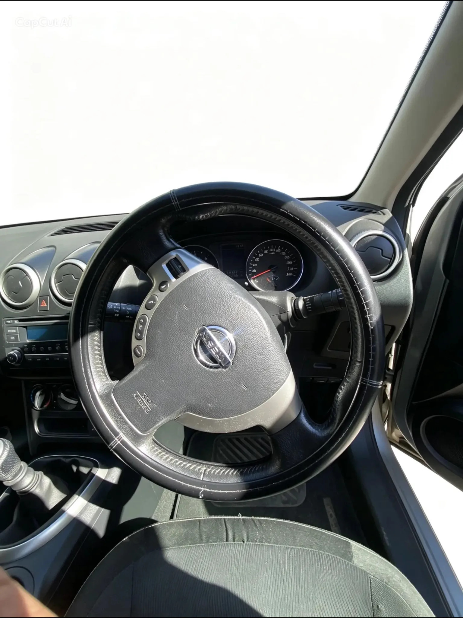 Nissan Qashqai 2013 - driver-seat photo 4