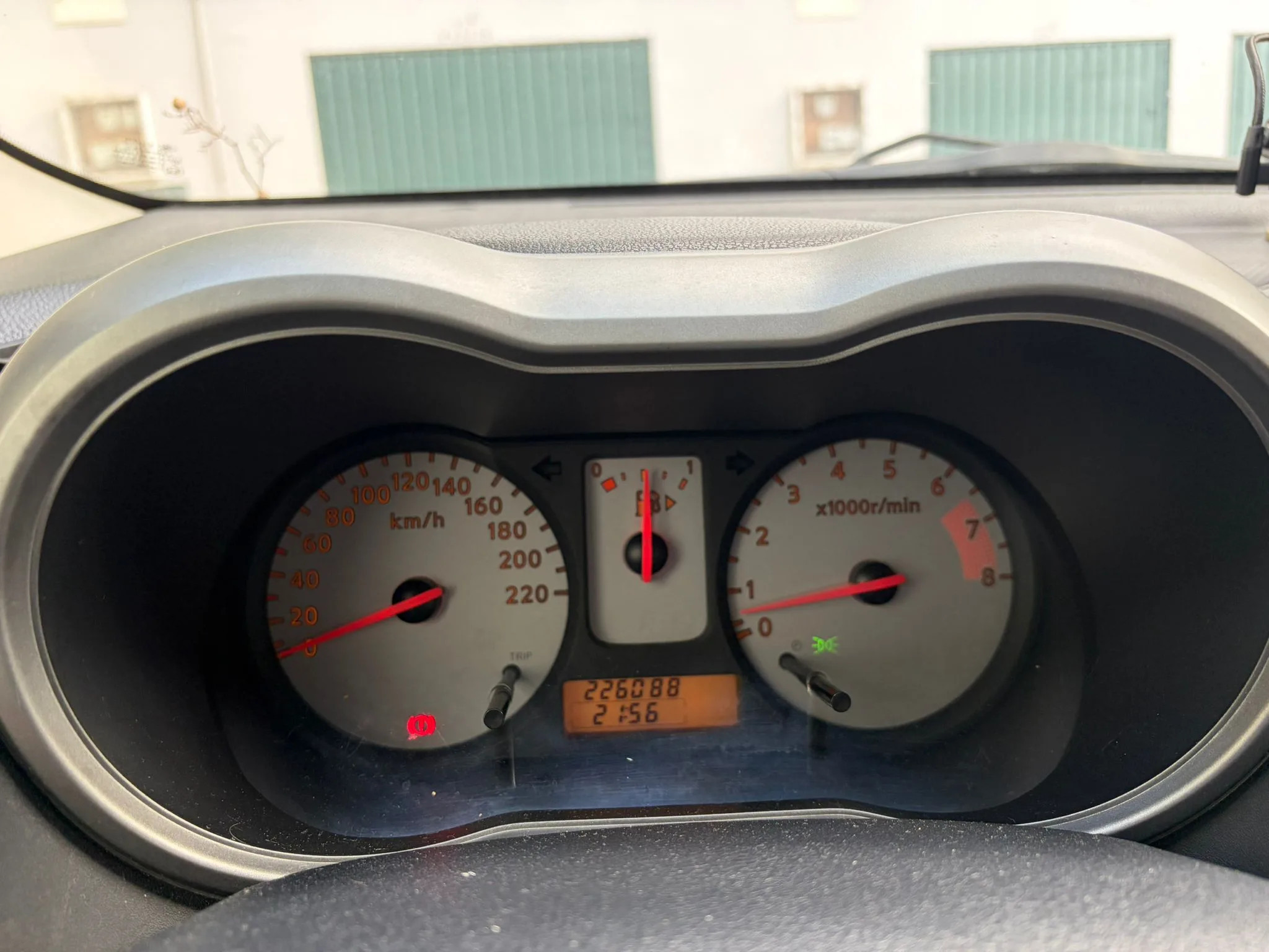 Nissan Note 2008 - dashboard photo 9
