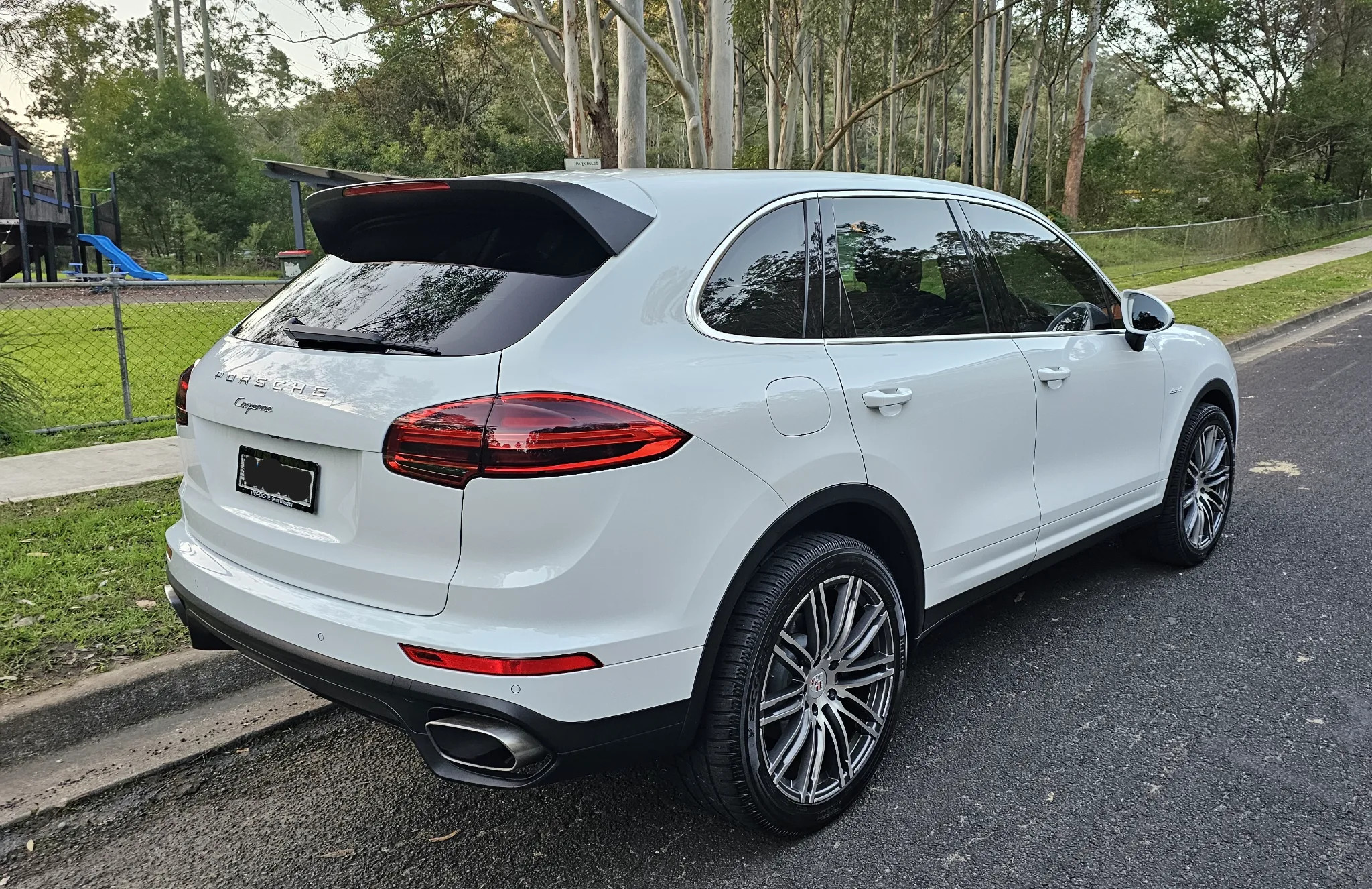 Porsche Cayenne 2016 - rear-right photo 3