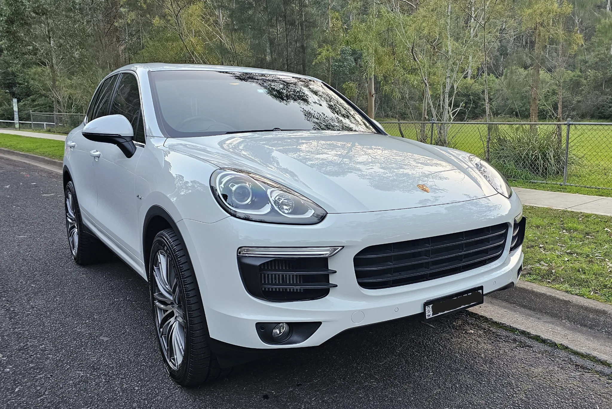 Porsche Cayenne 2016 - front-right photo 1