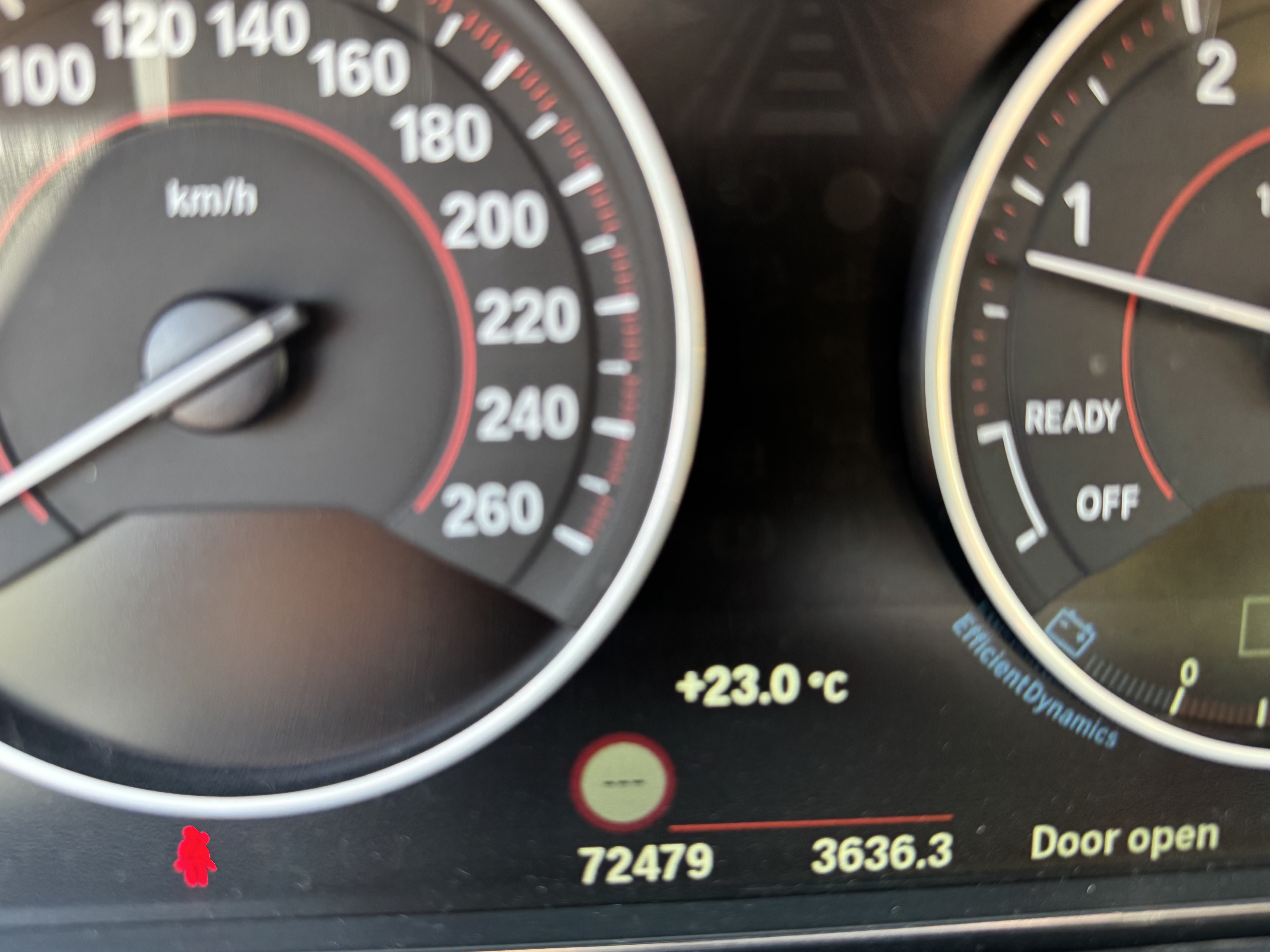 BMW 4 Series 2018 - dashboard photo 5