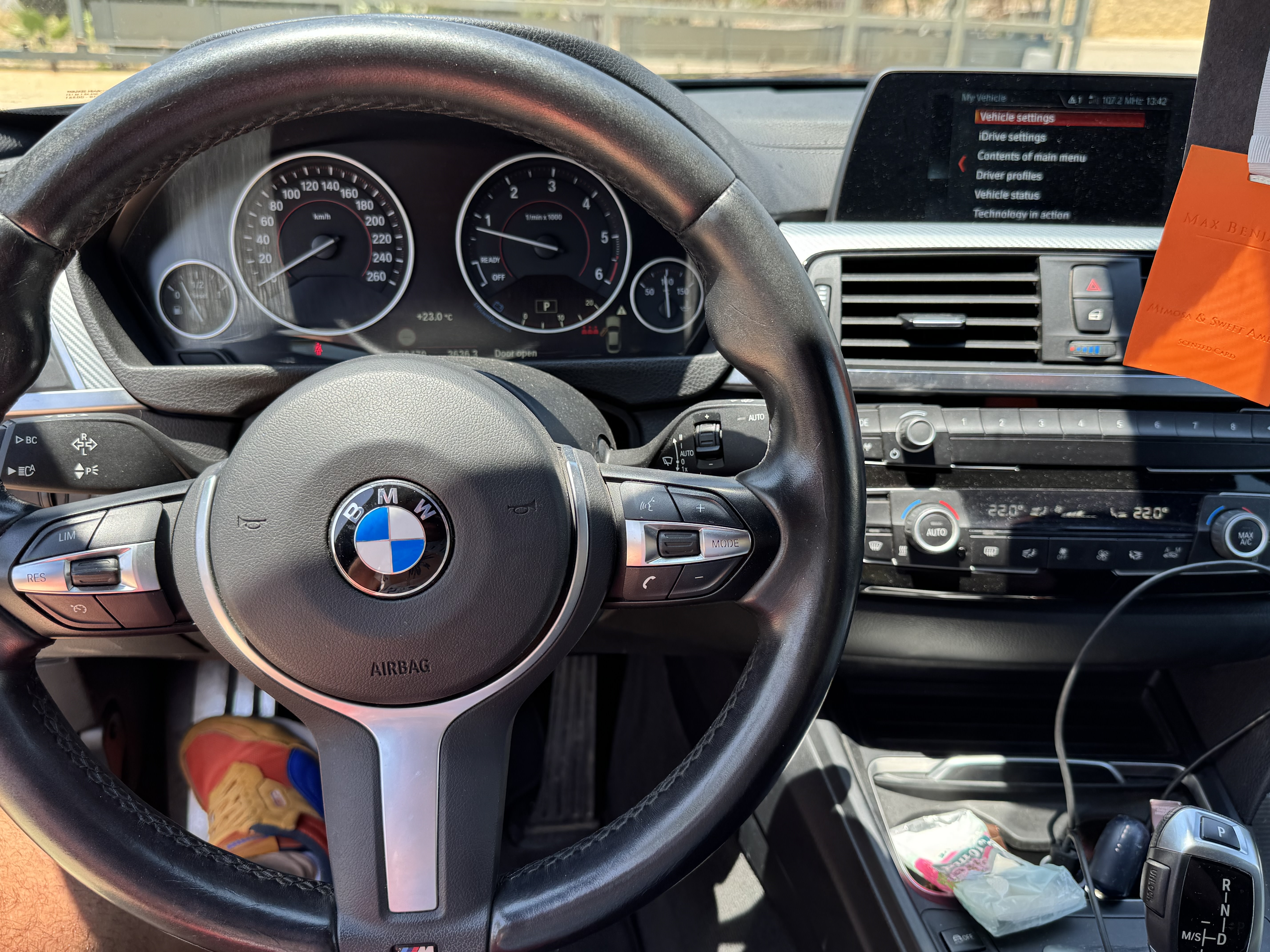 BMW 4 Series 2018 - driver-seat photo 4
